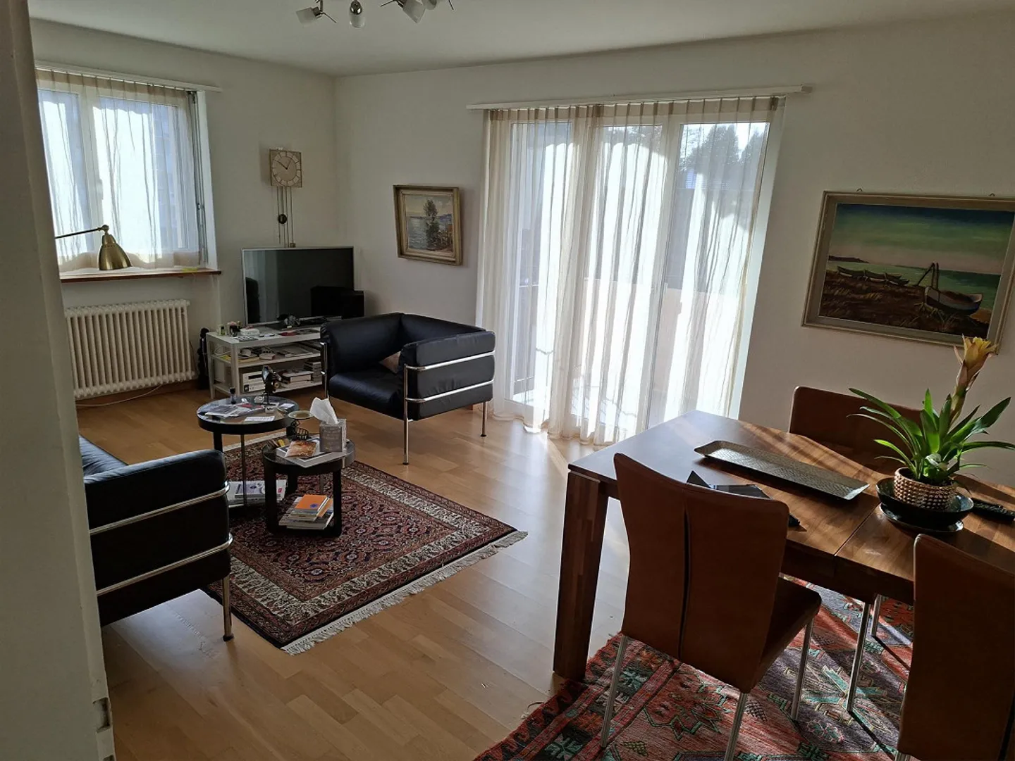 sonnige 3 Zi-WG mit zwei Balkonen im Dorfkern von Oberwinterthur - Foto 1 von 7