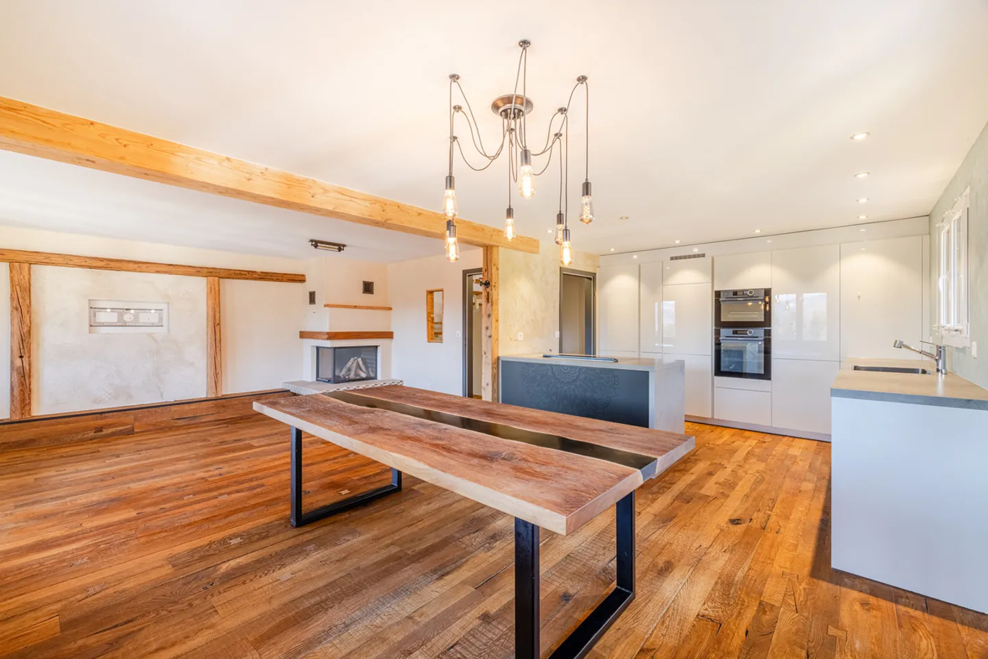 Family-friendly living in a wonderful location with a view - Photo 3 of 9