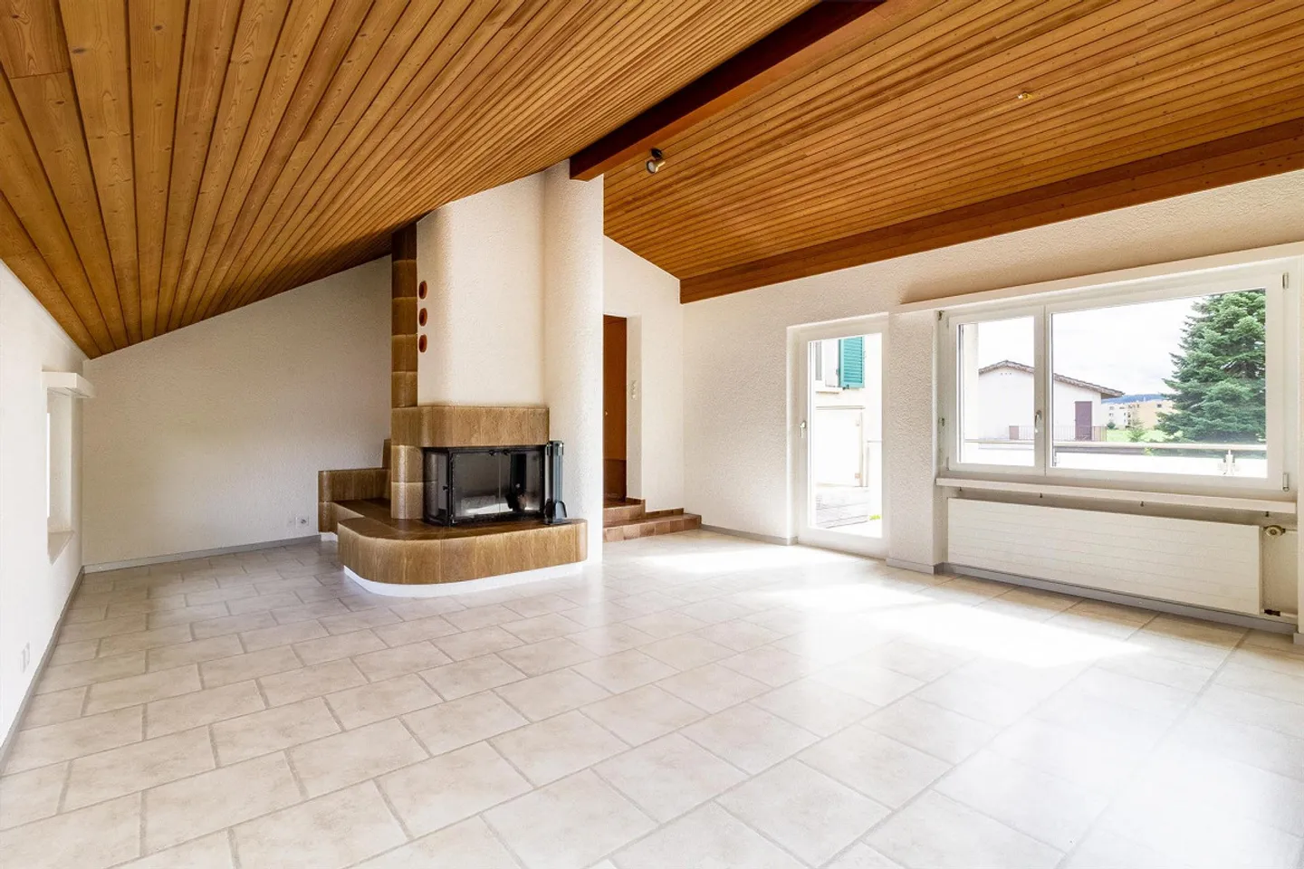 Ampio appartamento di 4½ stanze in una casa bifamiliare - Foto 1 di 19