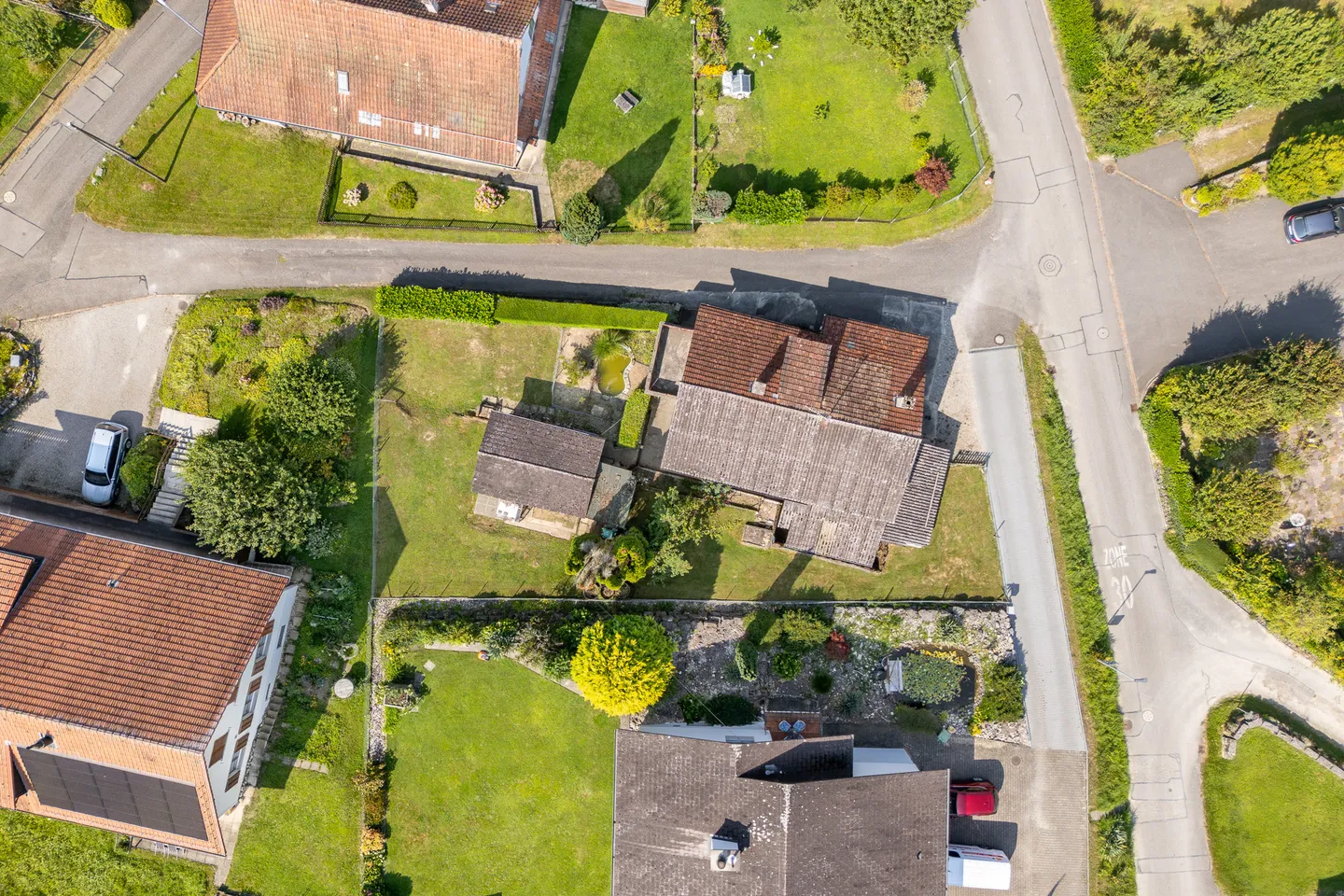 Casa unifamiliare con capanno e giardino - Foto 5 di 14