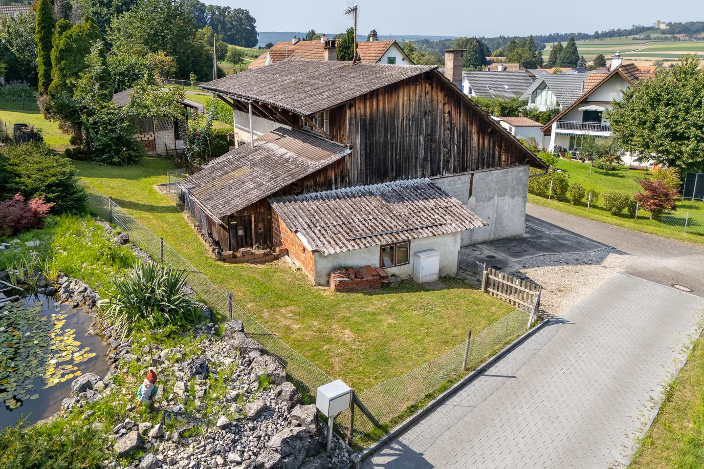 Casa unifamiliare con capanno e giardino - Foto 4 di 14