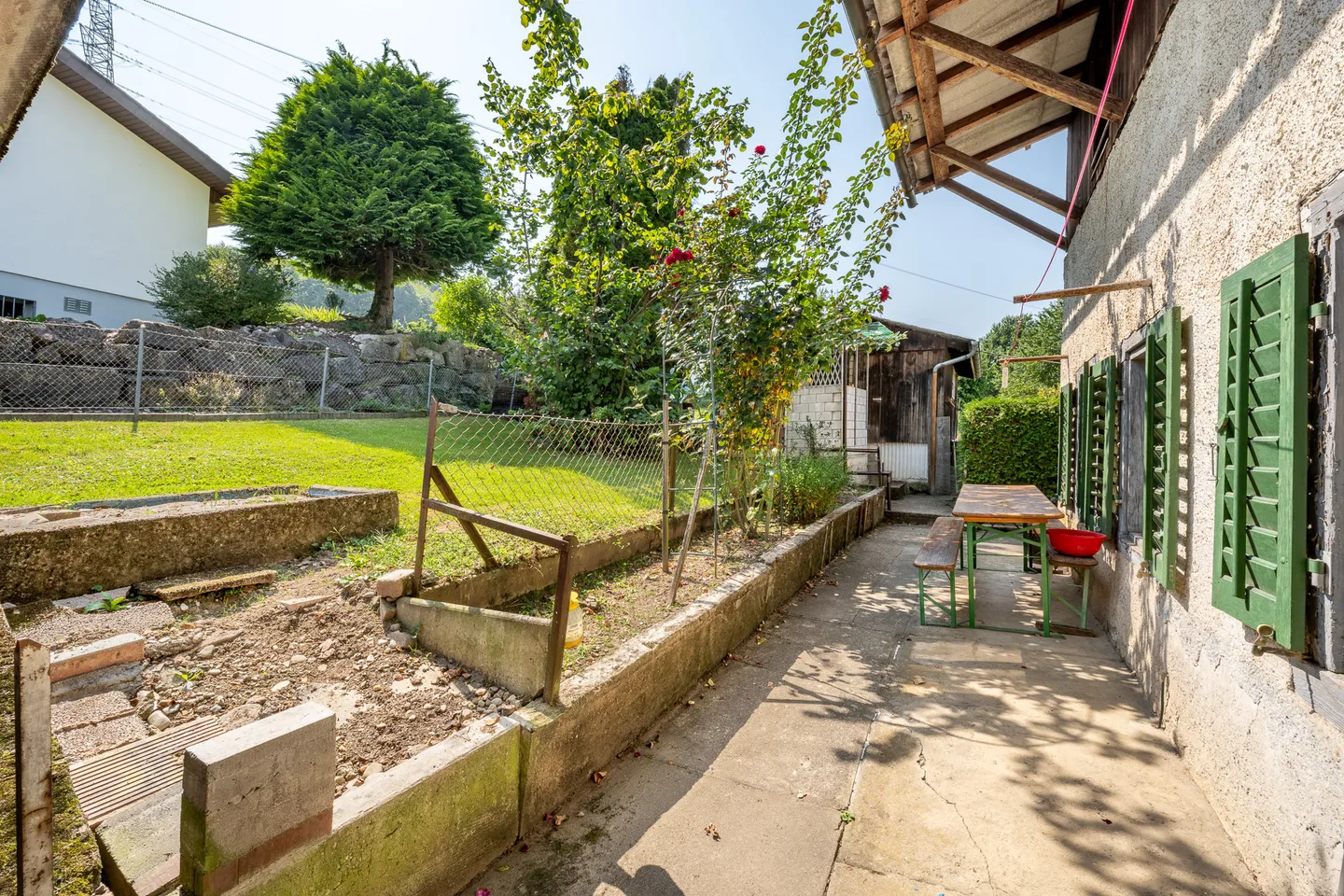 Casa unifamiliare con capanno e giardino - Foto 9 di 14
