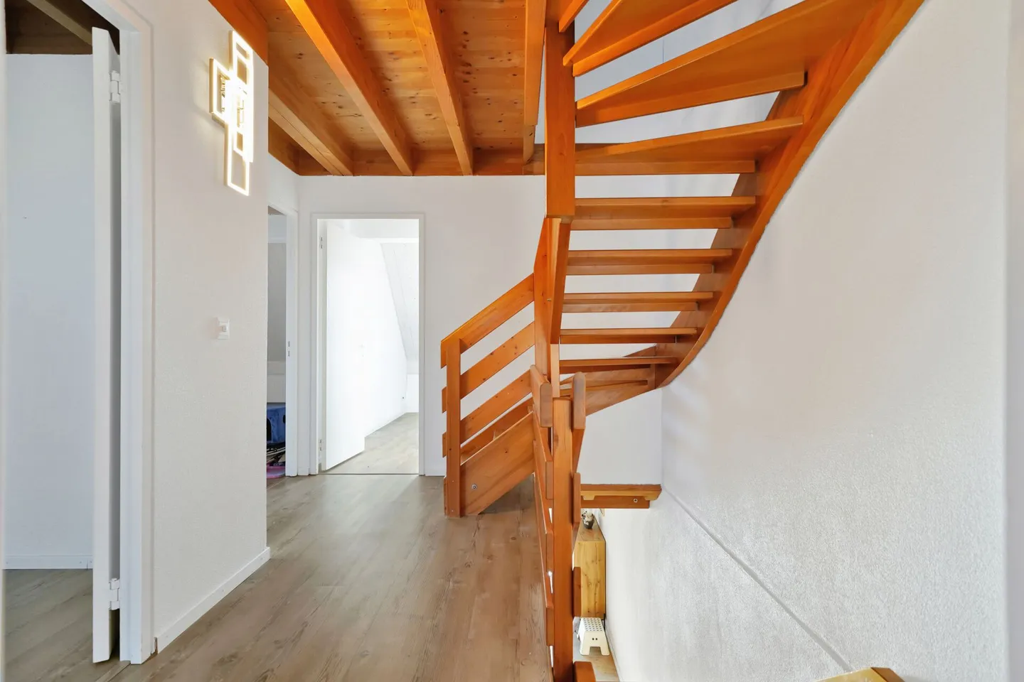 Sonnige Doppelhaushälfte mit Garten - Foto 6 von 13