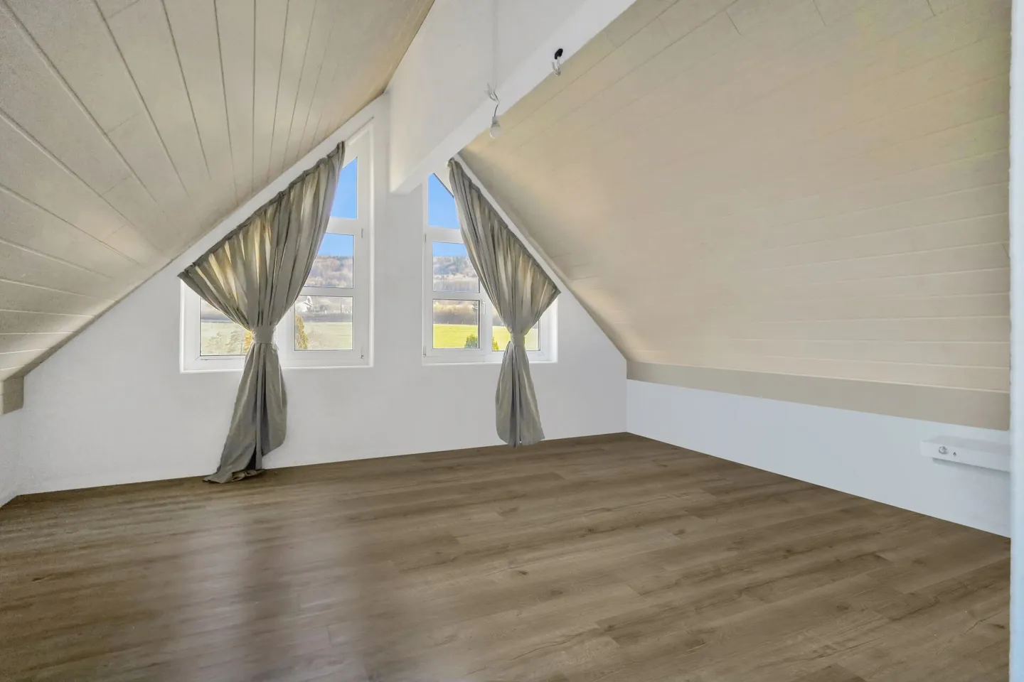 Sonnige Doppelhaushälfte mit Garten - Foto 9 von 13