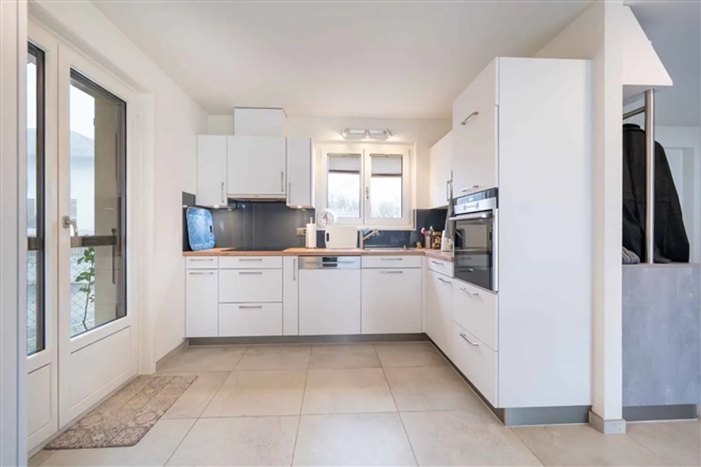 Villa individuelle de 5,5 pièces avec terrasse et jardin - Photo 2 sur 12