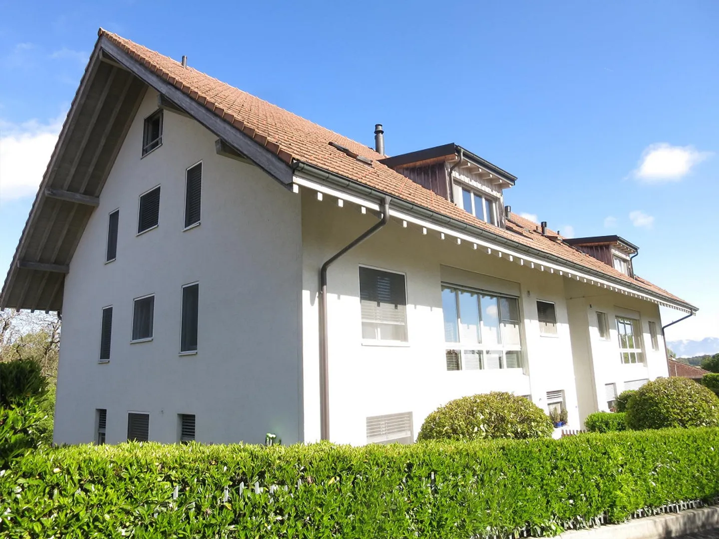 Incantevole appartamento mansardato con 4 camere a Schüpfen - disponibile da ottobre 2026 - Foto 2 di 19