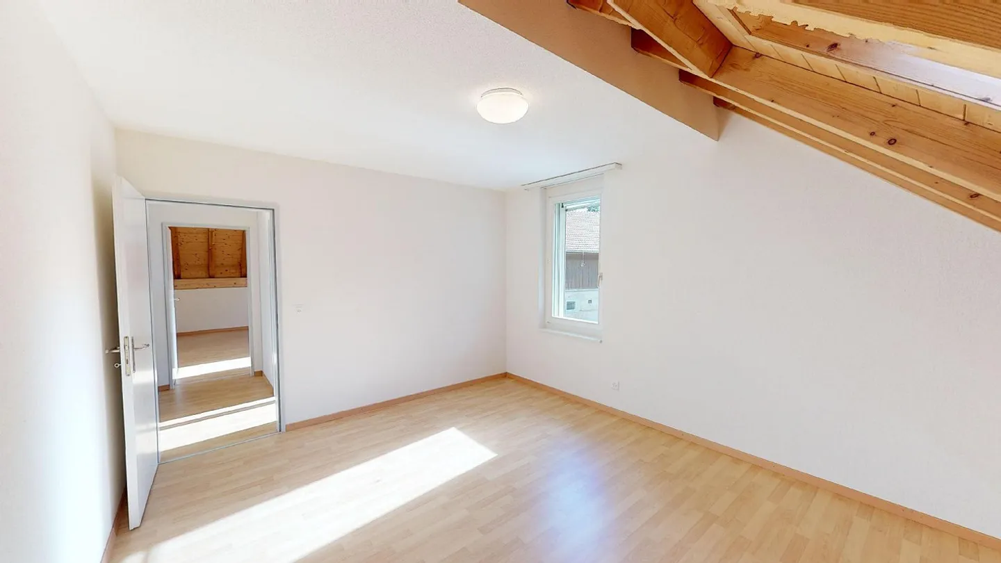 Incantevole appartamento mansardato con 4 camere a Schüpfen - disponibile da ottobre 2026 - Foto 11 di 19