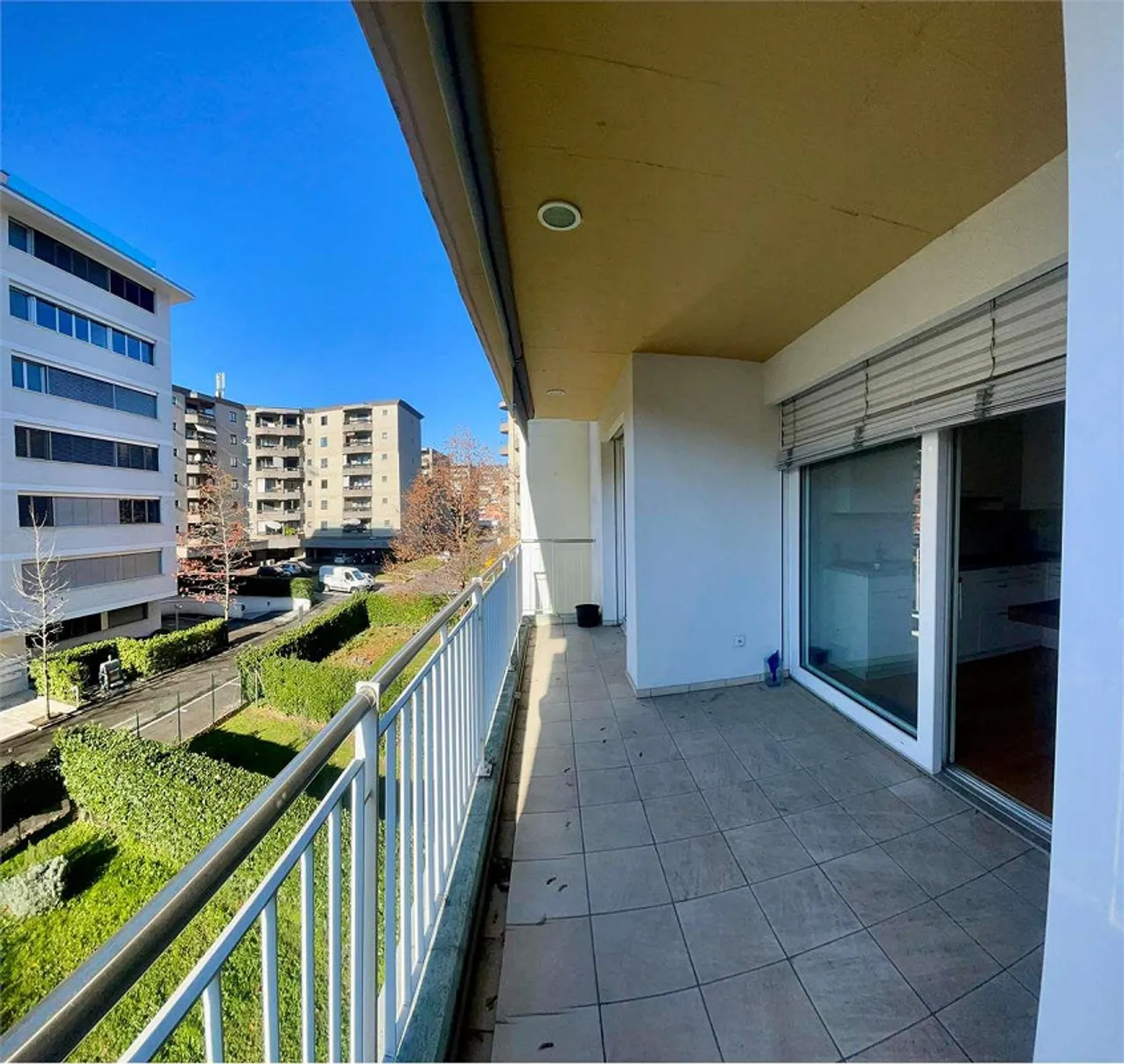 Spacious and bright 2.5-room apartment with large terrace - Photo 12 of 13
