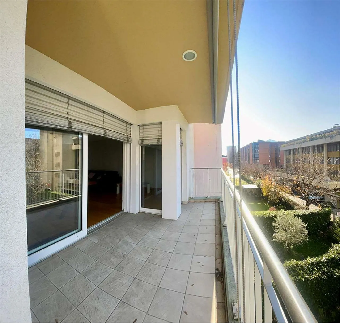 Spacious and bright 2.5-room apartment with large terrace - Photo 13 of 13