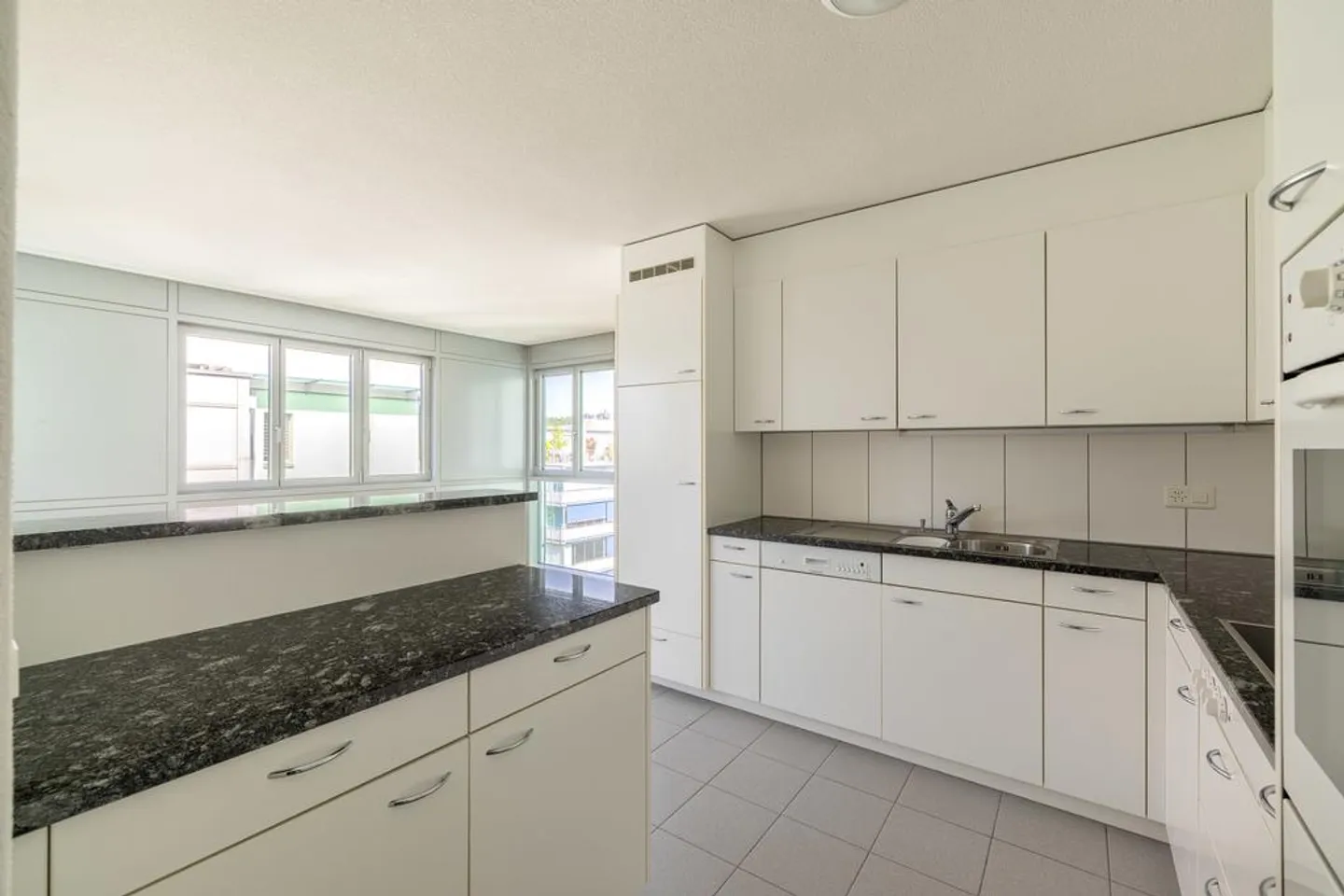 Familienfreundliche Wohnung in Suhr - Foto 3 von 10