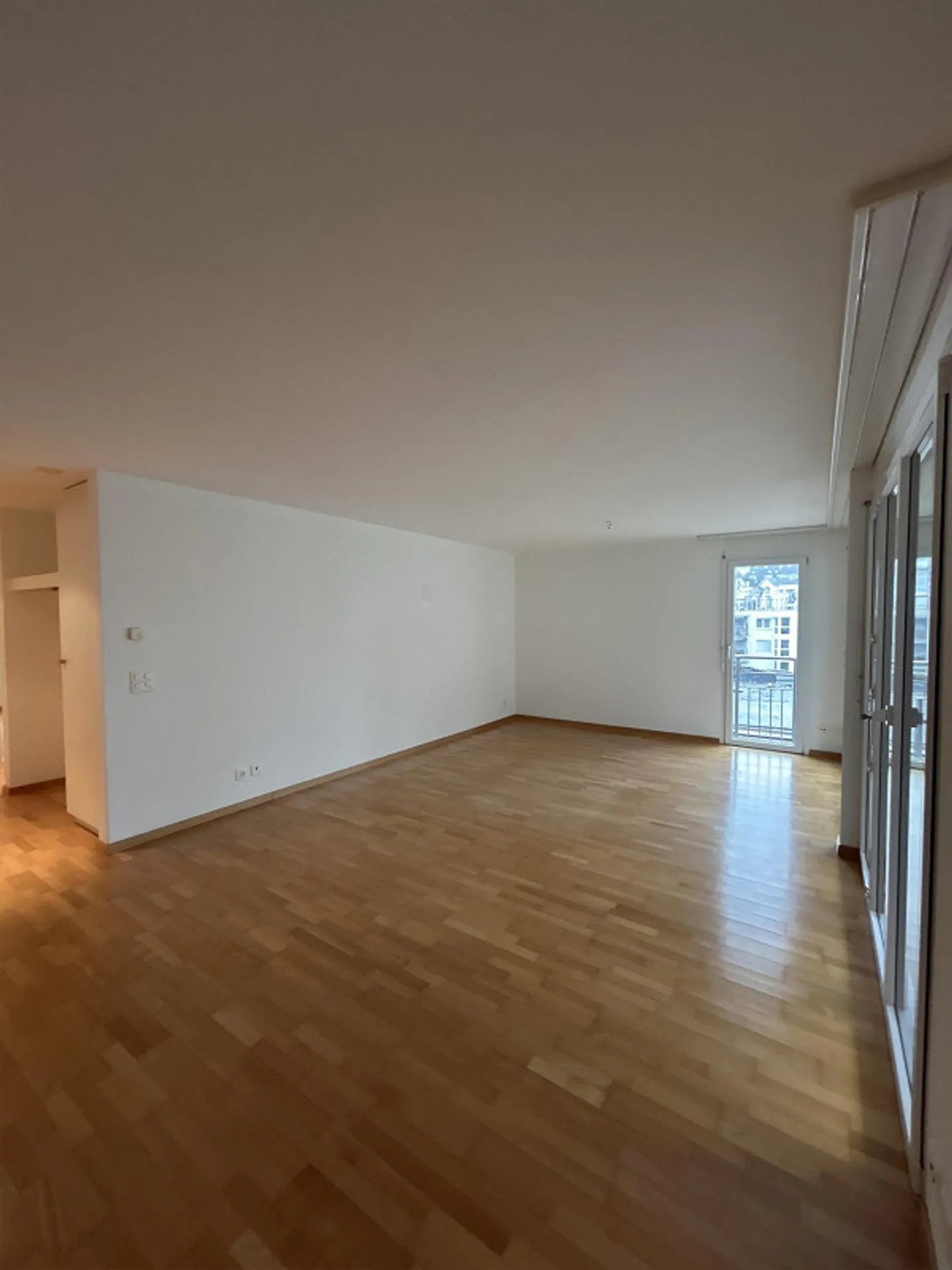 Living happiness in an optimal location - Photo 4 of 11