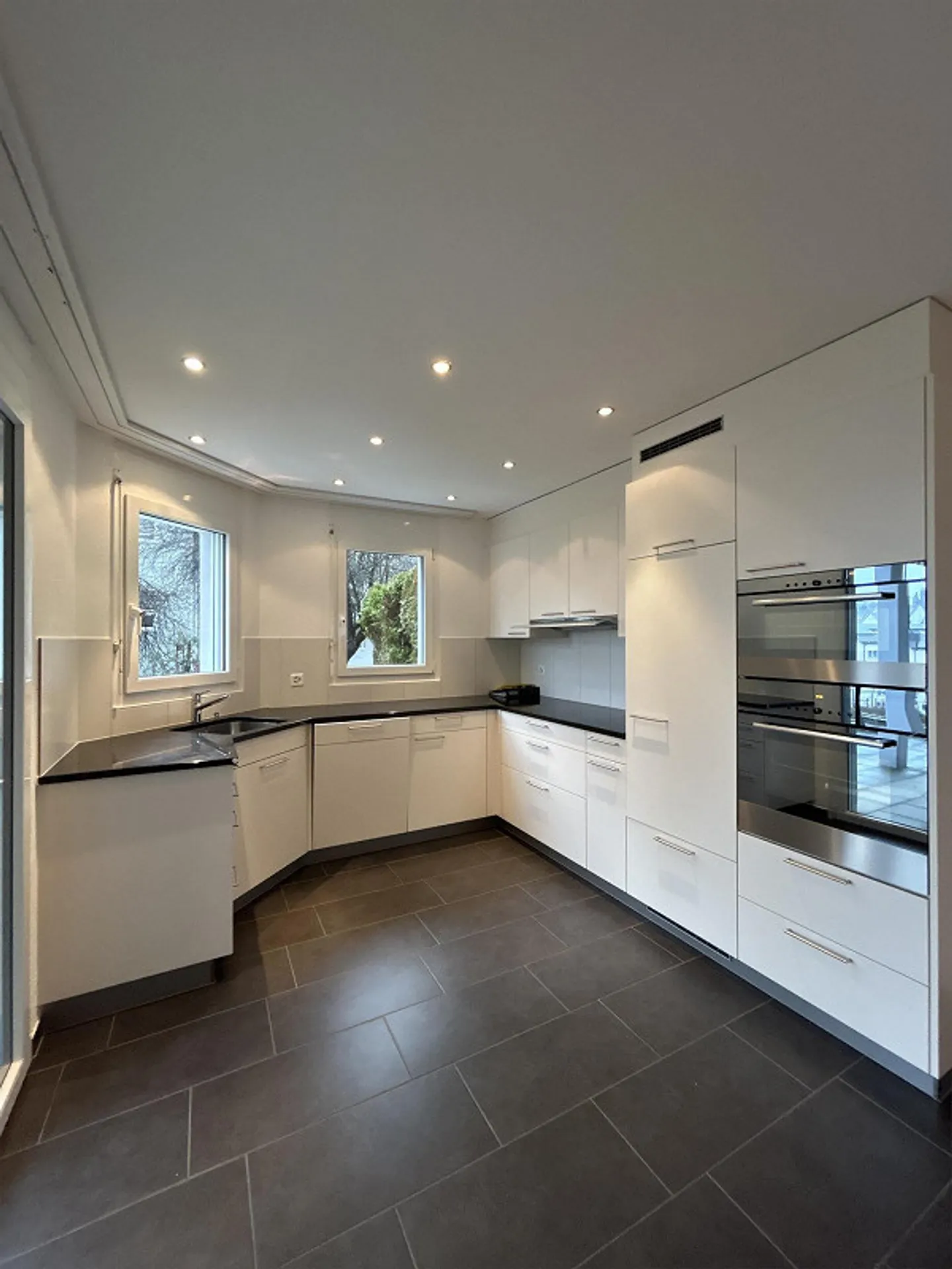 Living happiness in an optimal location - Photo 2 of 11