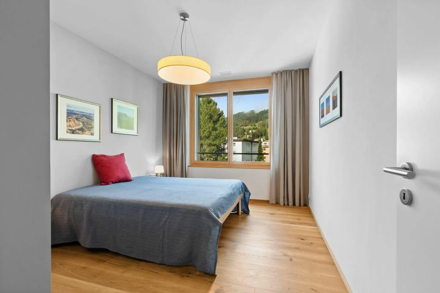 Exclusive 5.5-room apartment as primary residence with 145 m² - Photo 9 of 14