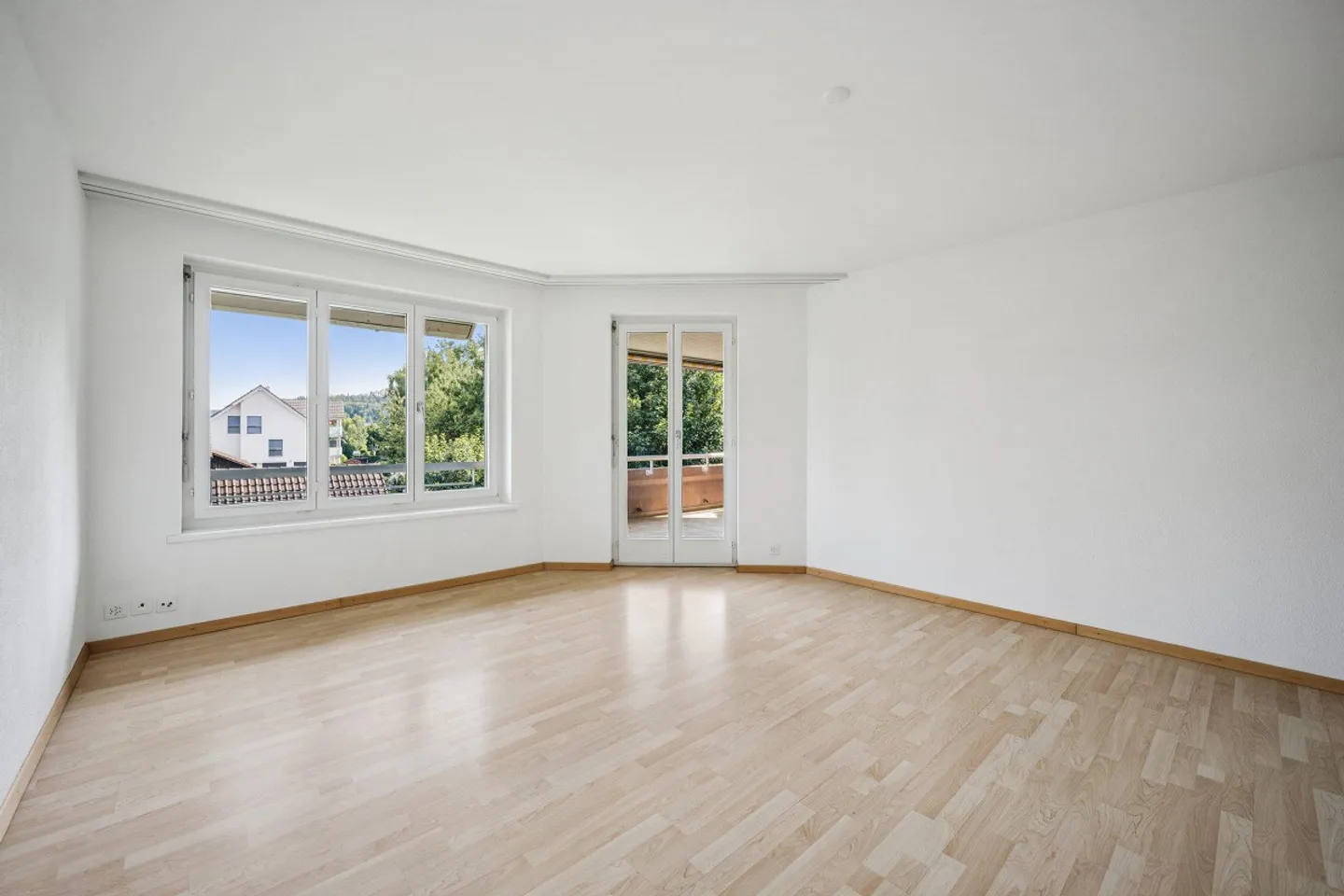 Bright 4.5-room apartment in Spreitenbach - Photo 2 of 9