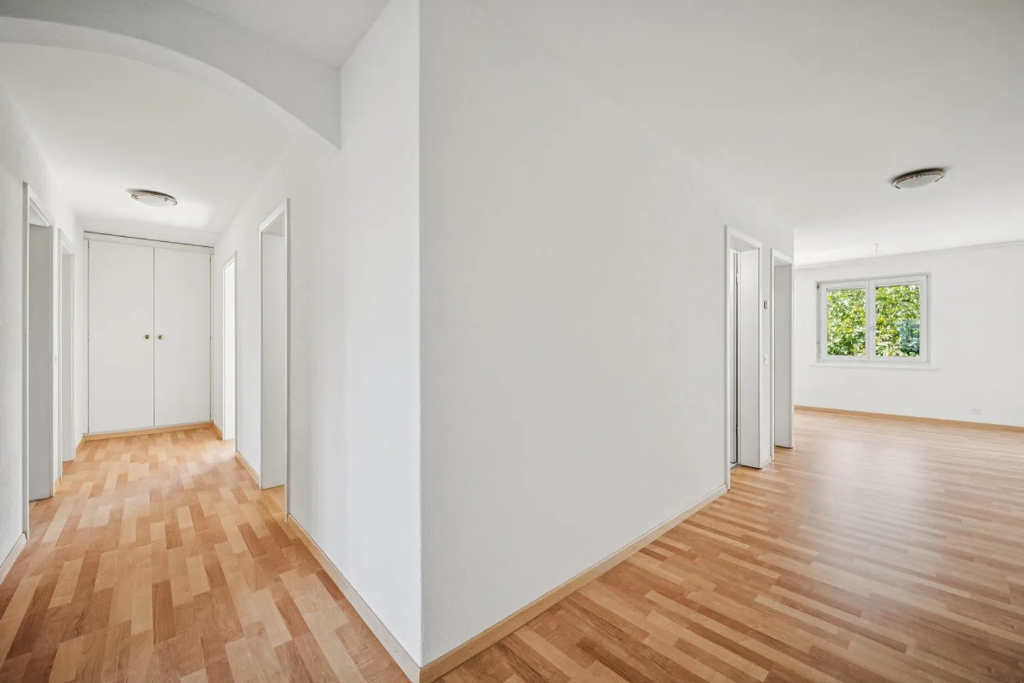Bright 4.5-room apartment in Spreitenbach - Photo 3 of 9