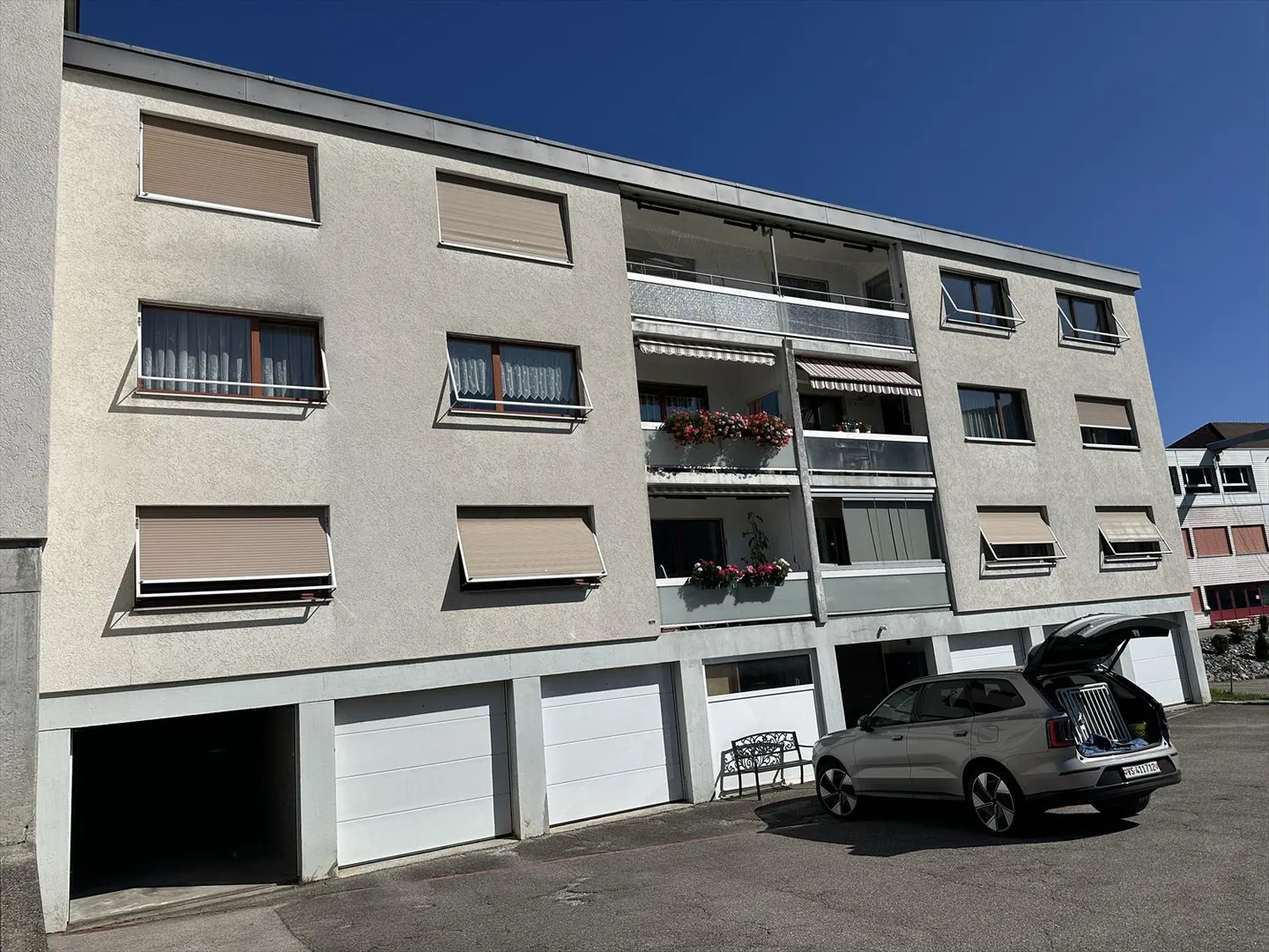 Appartement rénové au dernier étage - Photo 1 sur 23