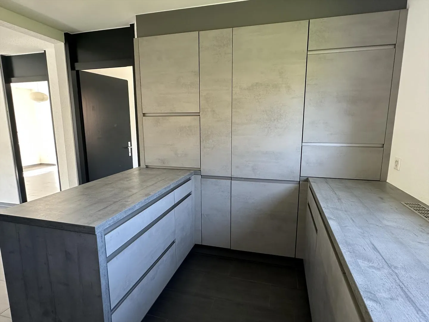 Appartement rénové au dernier étage - Photo 8 sur 23