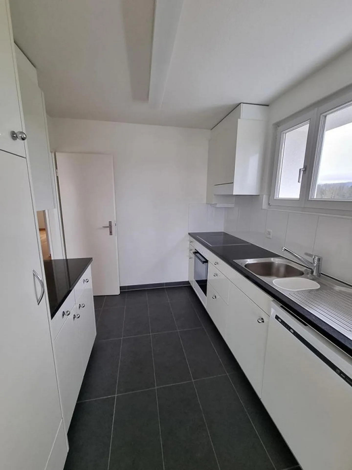 Appartement 4.5 pièces au 5ème étage - Votre nouveau chez-vous à Sisseln - Photo 4 sur 10