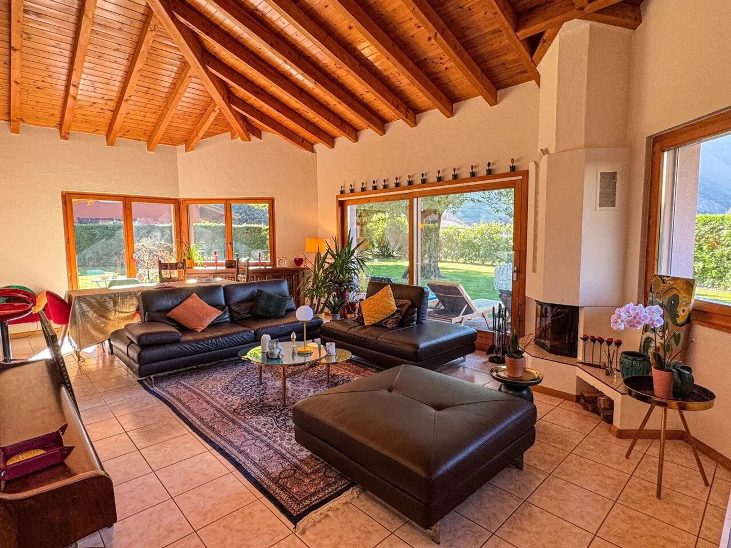 Charmante Villa mit Garten - Foto 3 von 13