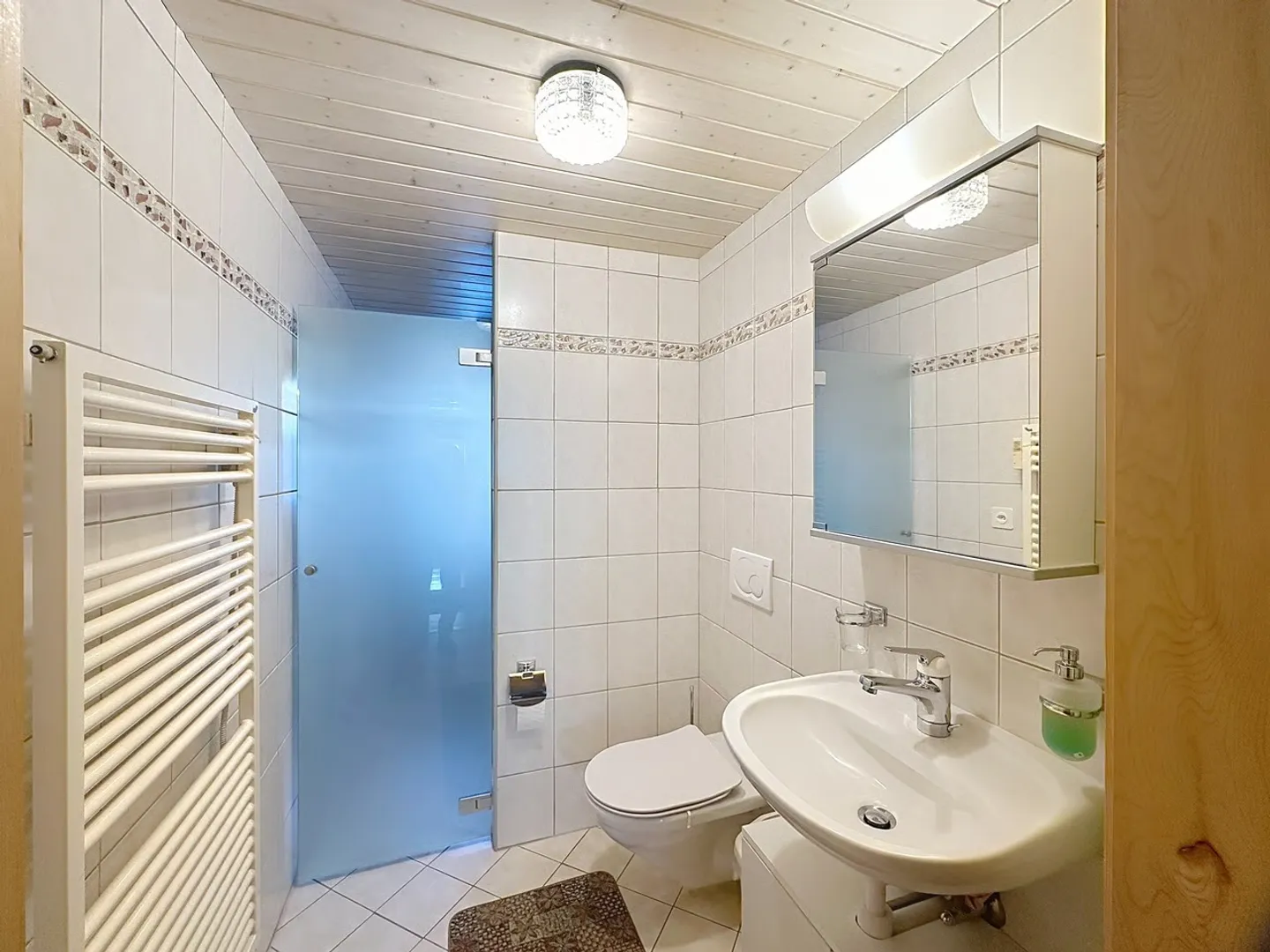 Renovated semi-detached house with building 6 studios income CHF 52,000.- - Photo 9 of 13