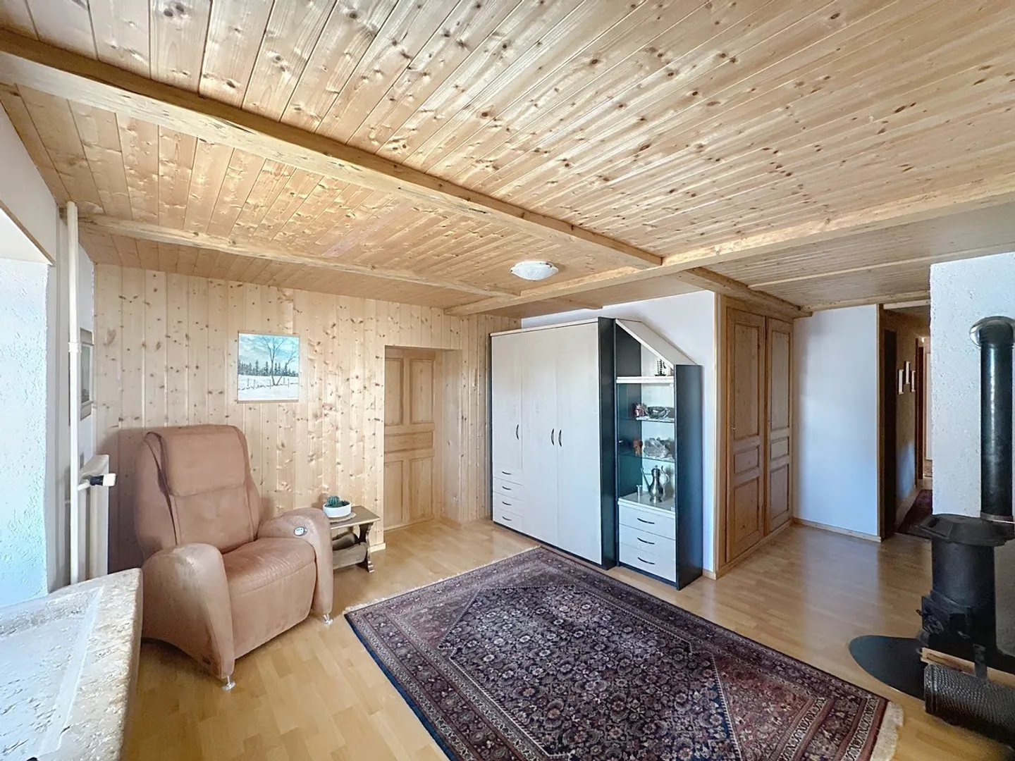 Renovated semi-detached house with building 6 studios income CHF 52,000.- - Photo 10 of 13