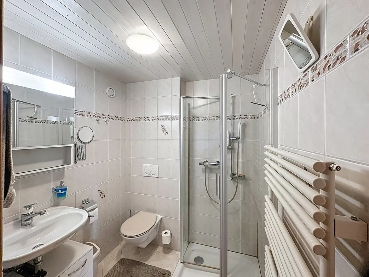 Renovated semi-detached house with building 6 studios income CHF 52,000.- - Photo 12 of 13