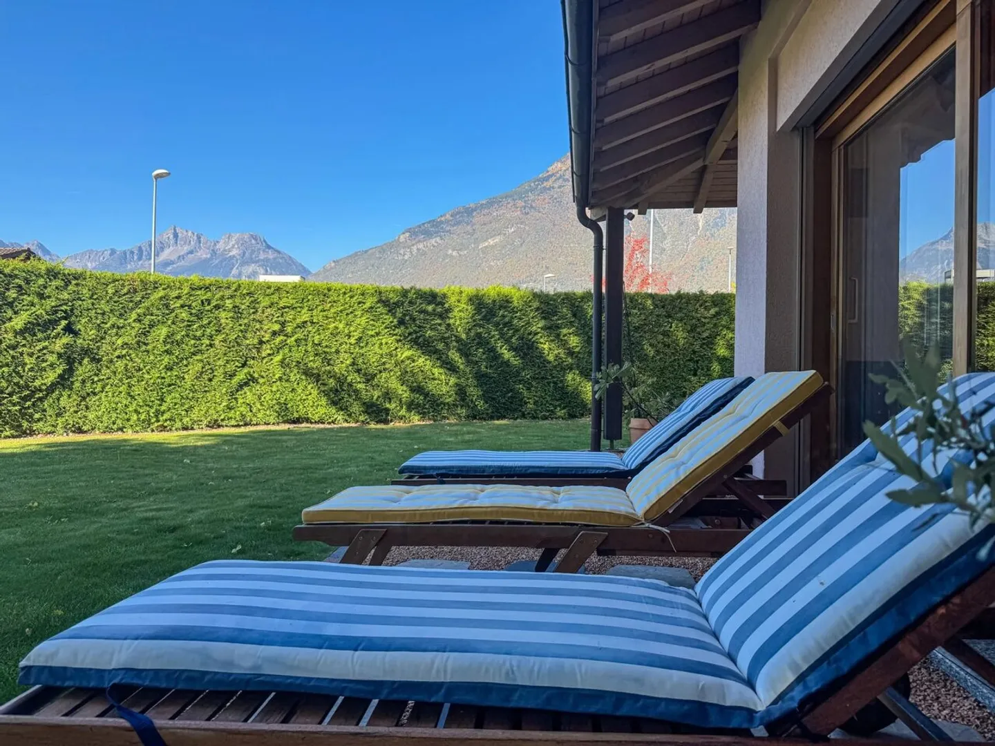 Charmante Villa mit Garten - Foto 11 von 13