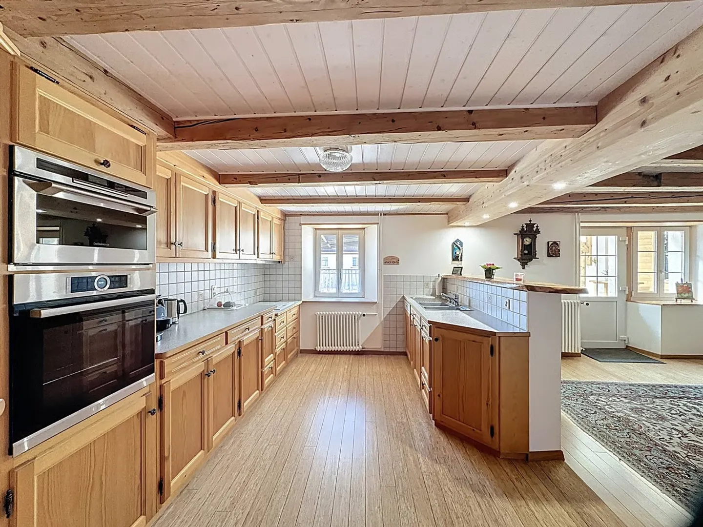 Renovated semi-detached house with building 6 studios income CHF 52,000.- - Photo 6 of 13