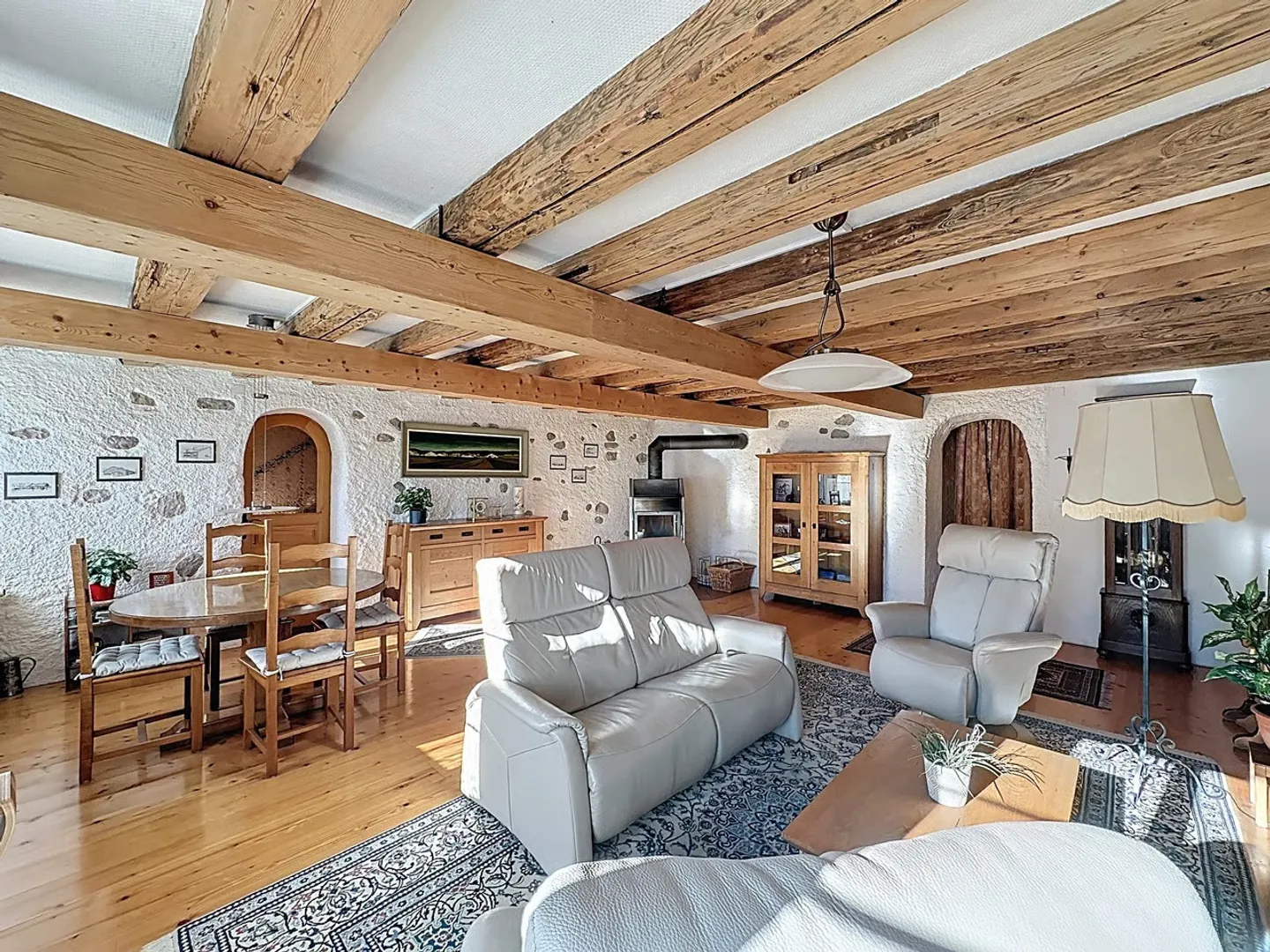 Renovated semi-detached house with building 6 studios income CHF 52,000.- - Photo 7 of 13