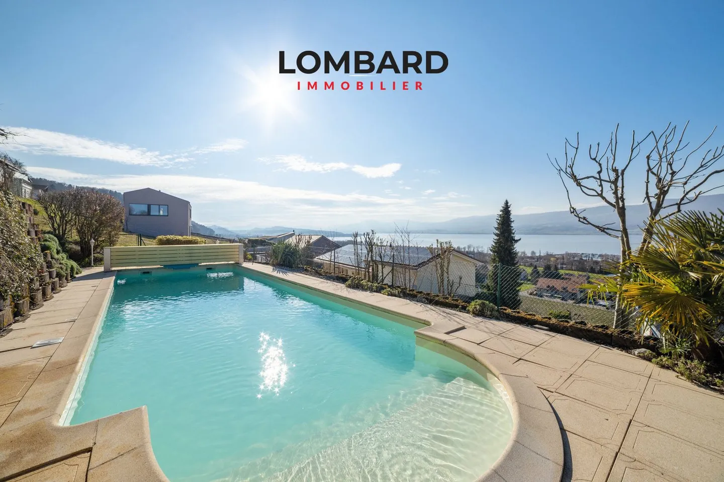 Magnificent property with panoramic views of the lake - Photo 2 of 8