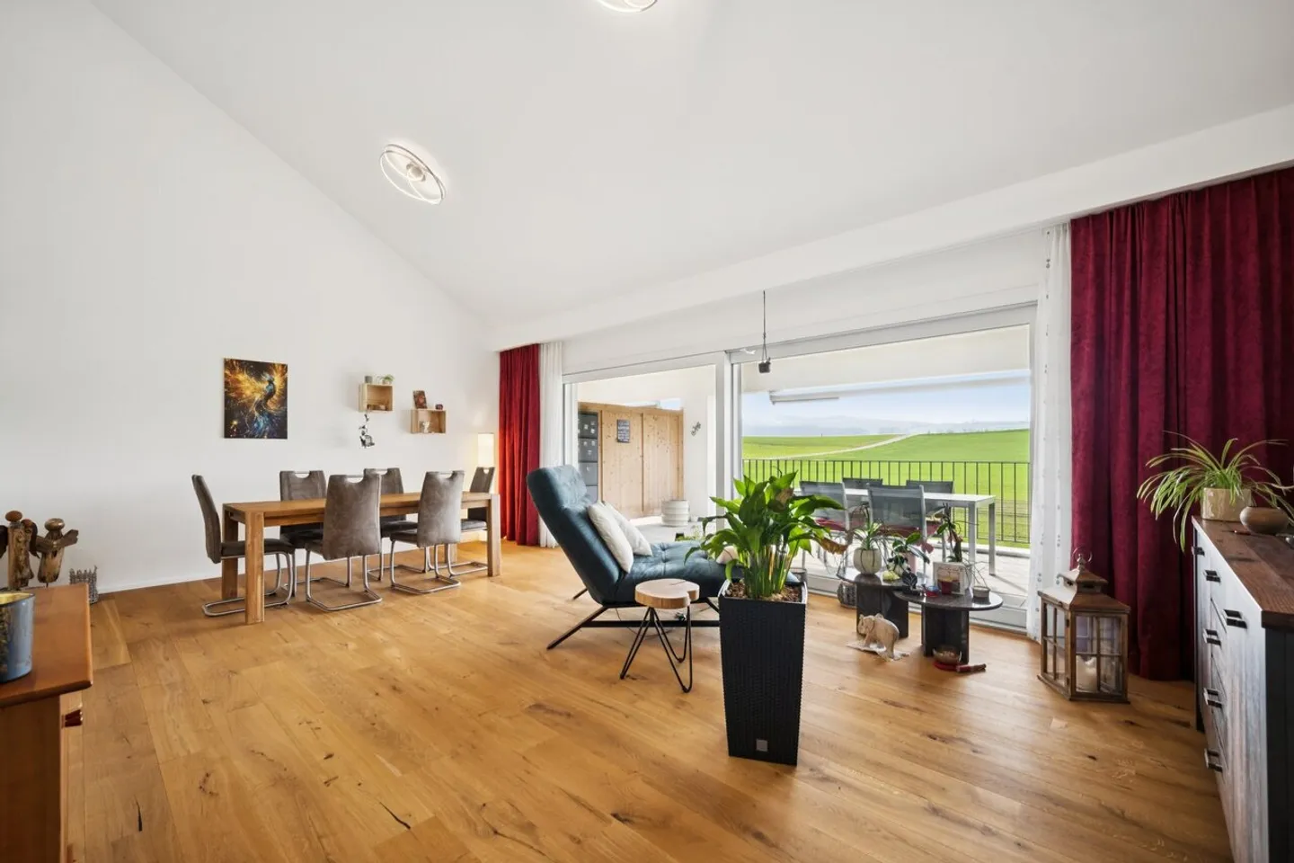 Modern apartment with a view of greenery - Photo 1 of 6