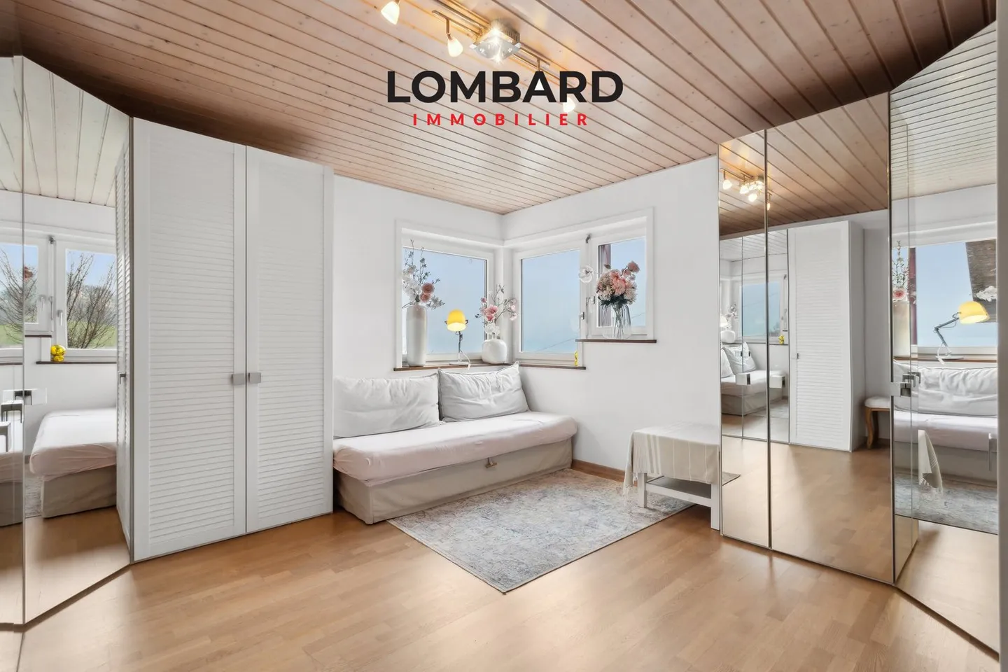 Magnificent property with panoramic views of the lake - Photo 6 of 8