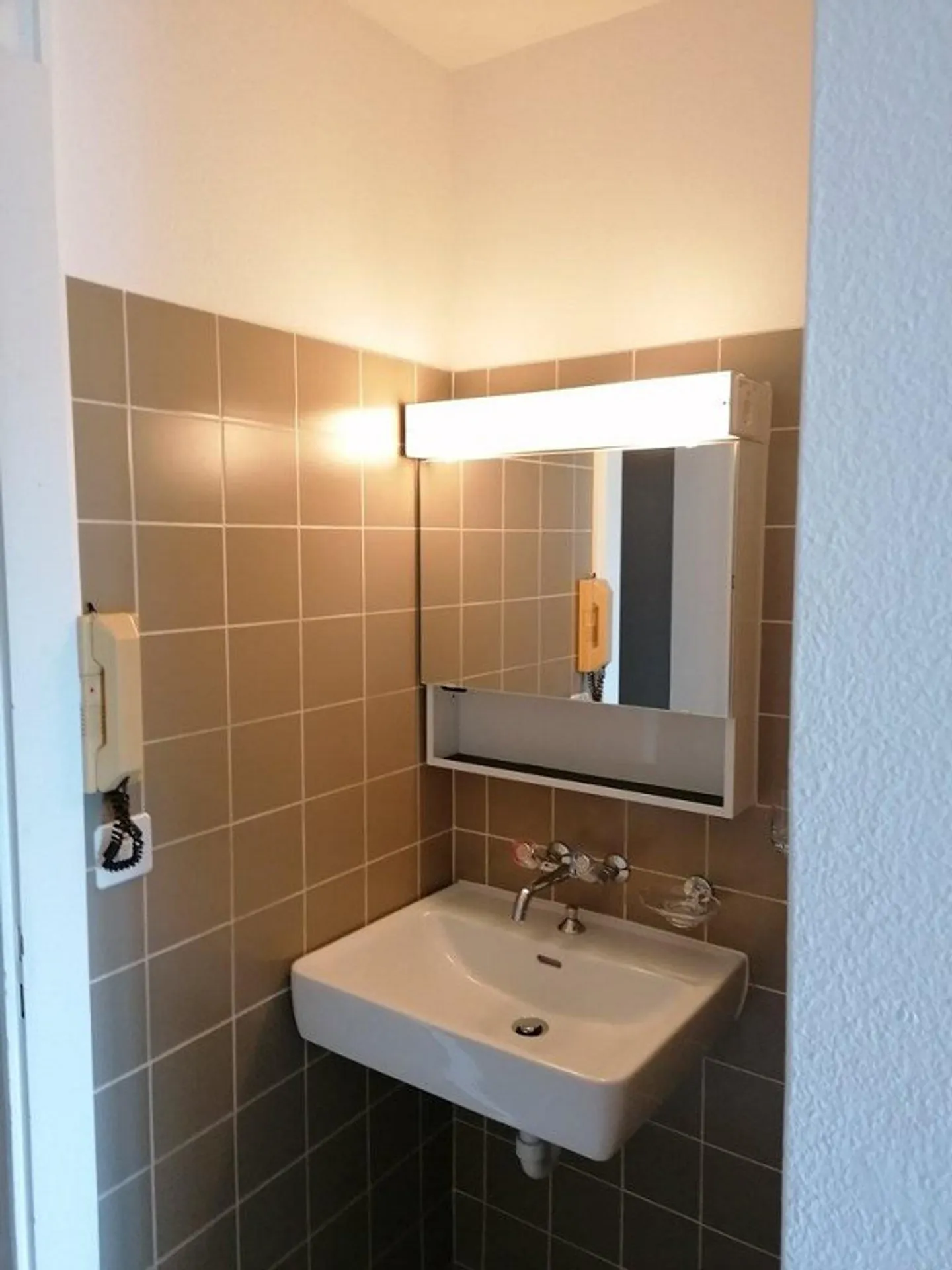 Mansard room near Viktoriaplatz for rent! - Photo 2 of 3