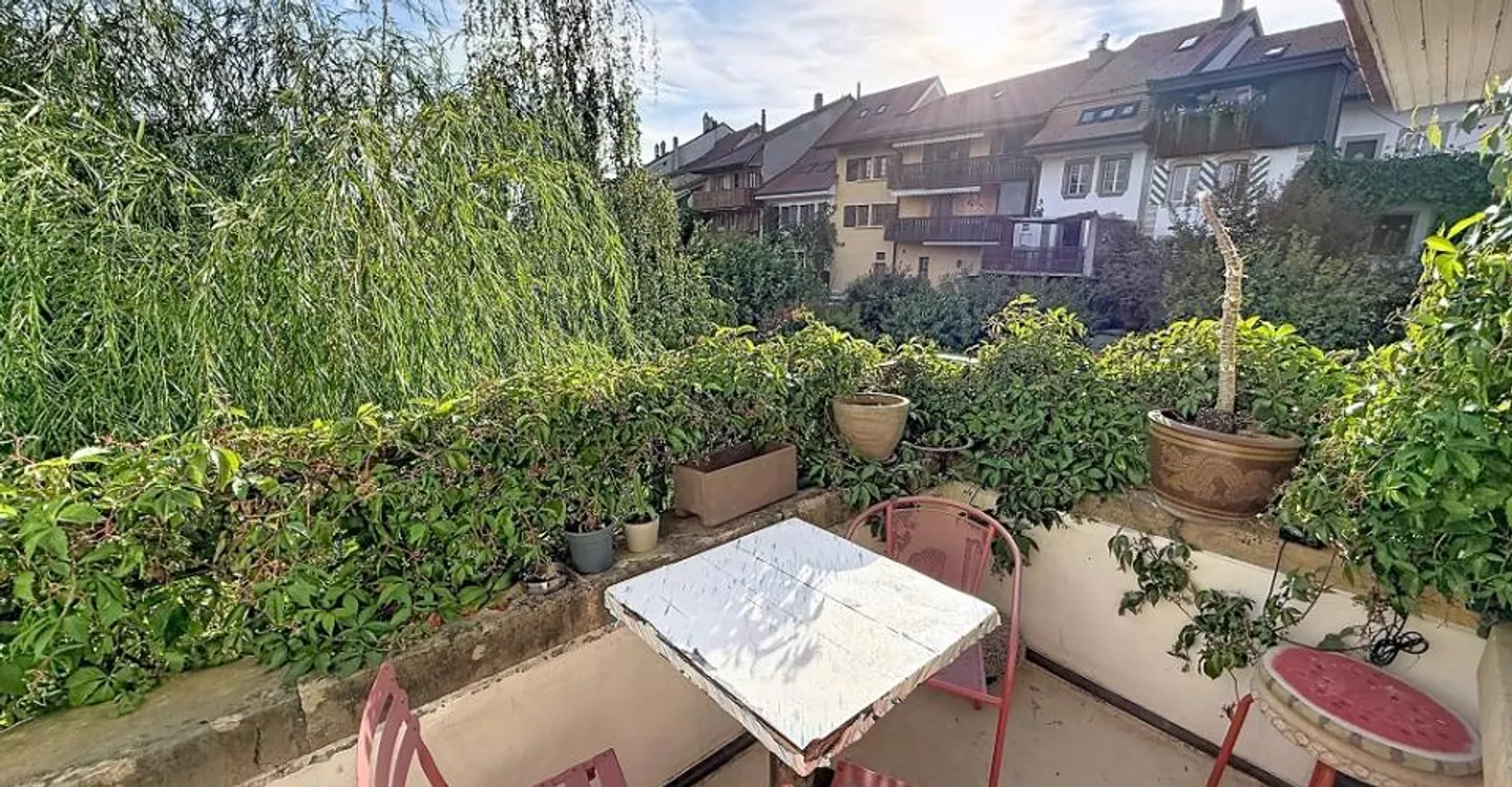 Appartement de charme avec une belle luminosité, centre ville! - Foto 2 von 7