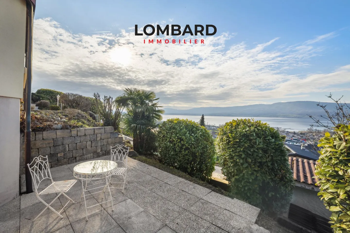 Magnificent property with panoramic views of the lake - Photo 8 of 8