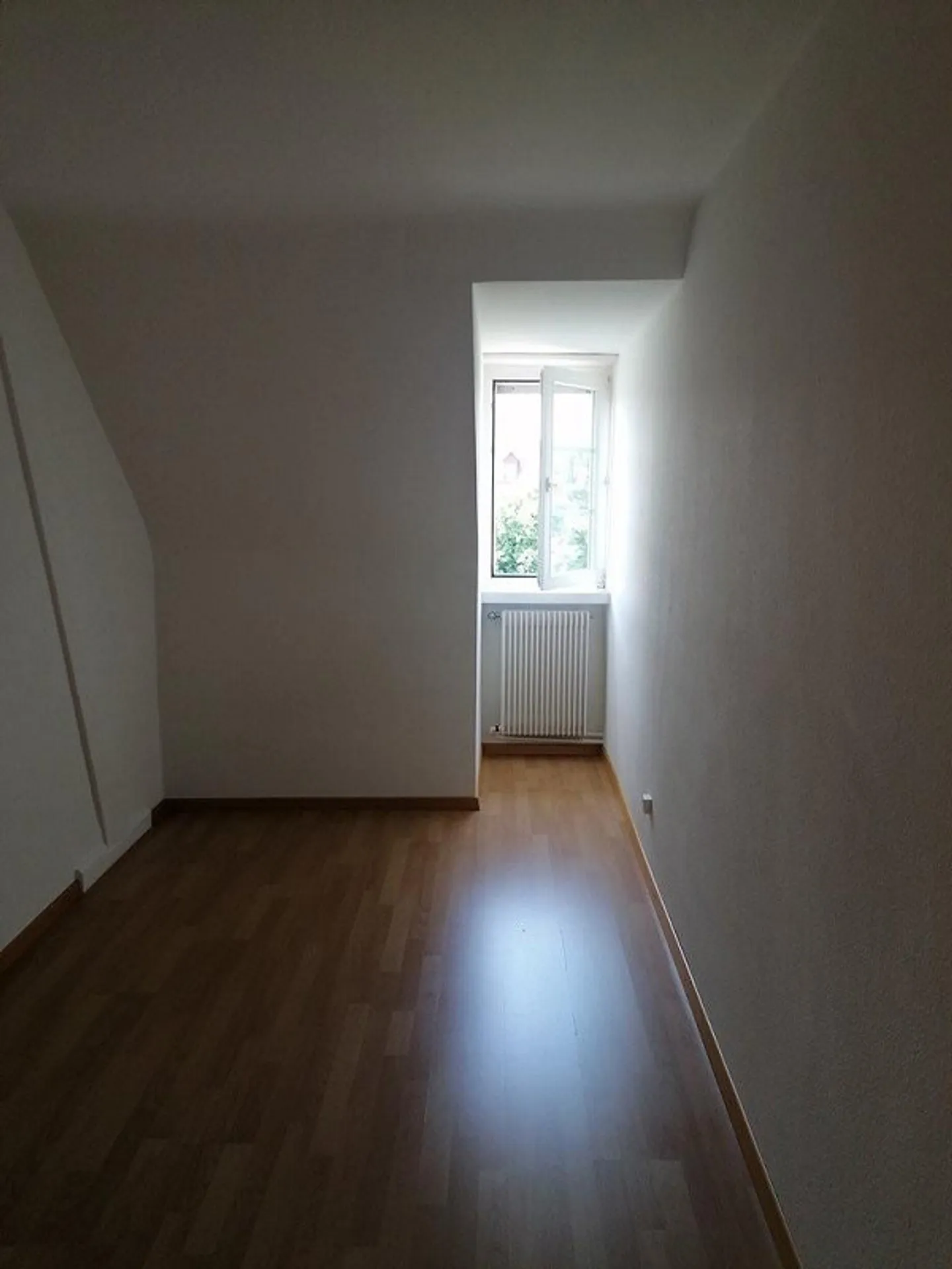 Mansard room near Viktoriaplatz for rent! - Photo 3 of 3