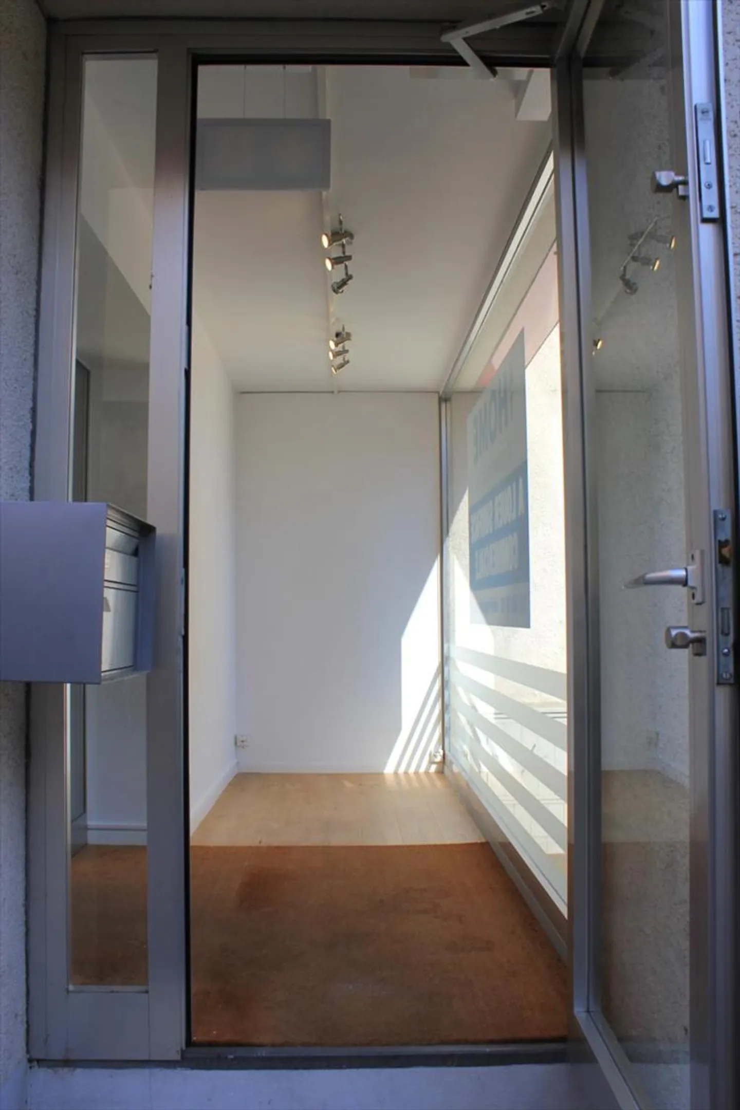 Commercial Center 2 Rooms - Photo 2 of 7