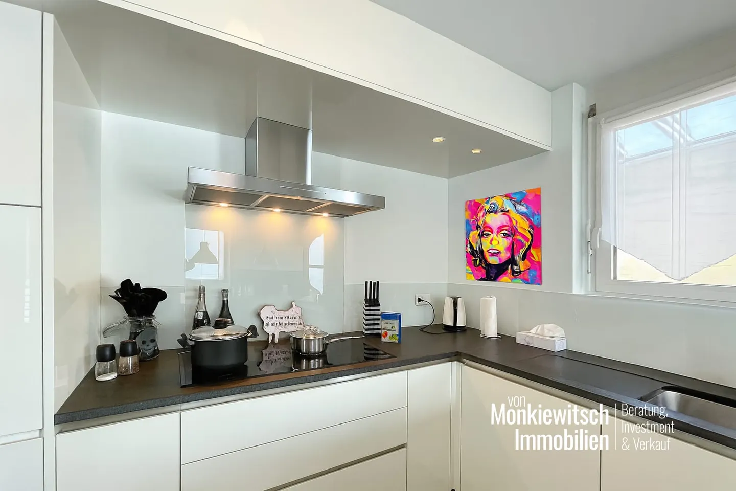 Luxury Attic Apartment with Lake View - Photo 4 of 13