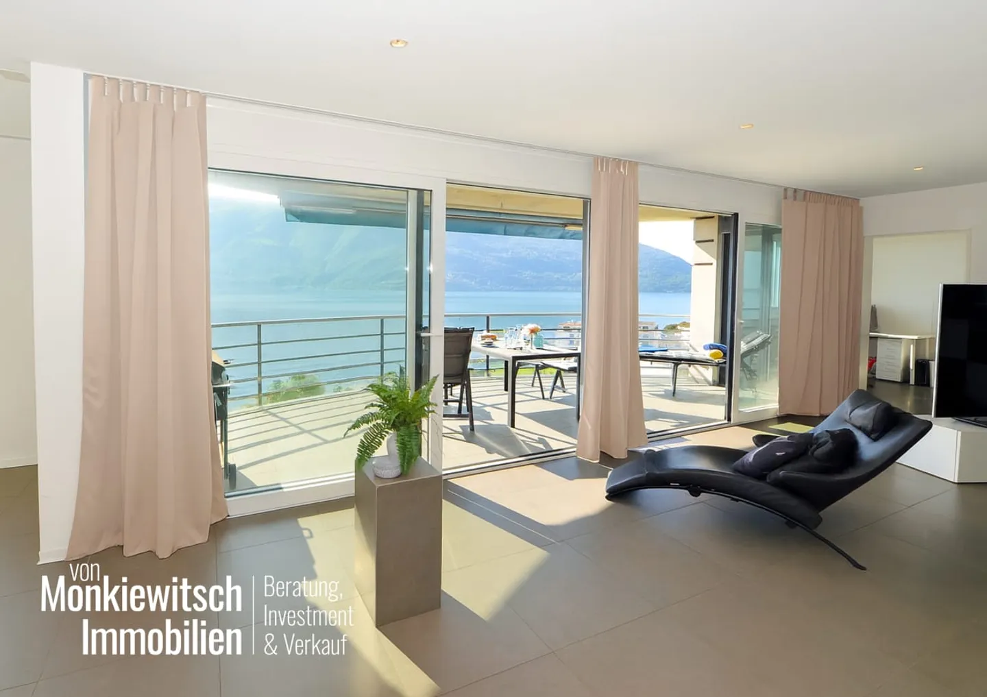 Luxury Attic Apartment with Lake View - Photo 6 of 13