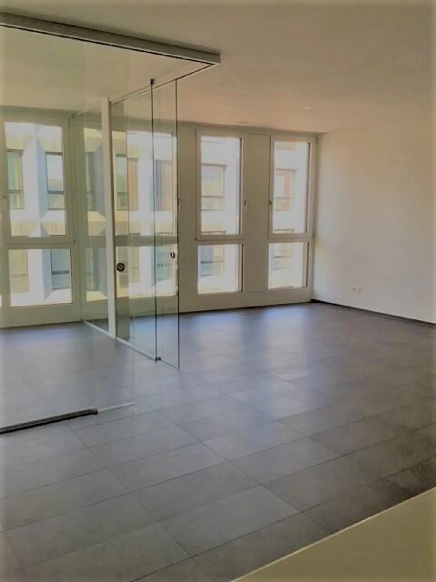 Centrally located 2.5-room apartment - Photo 5 of 5