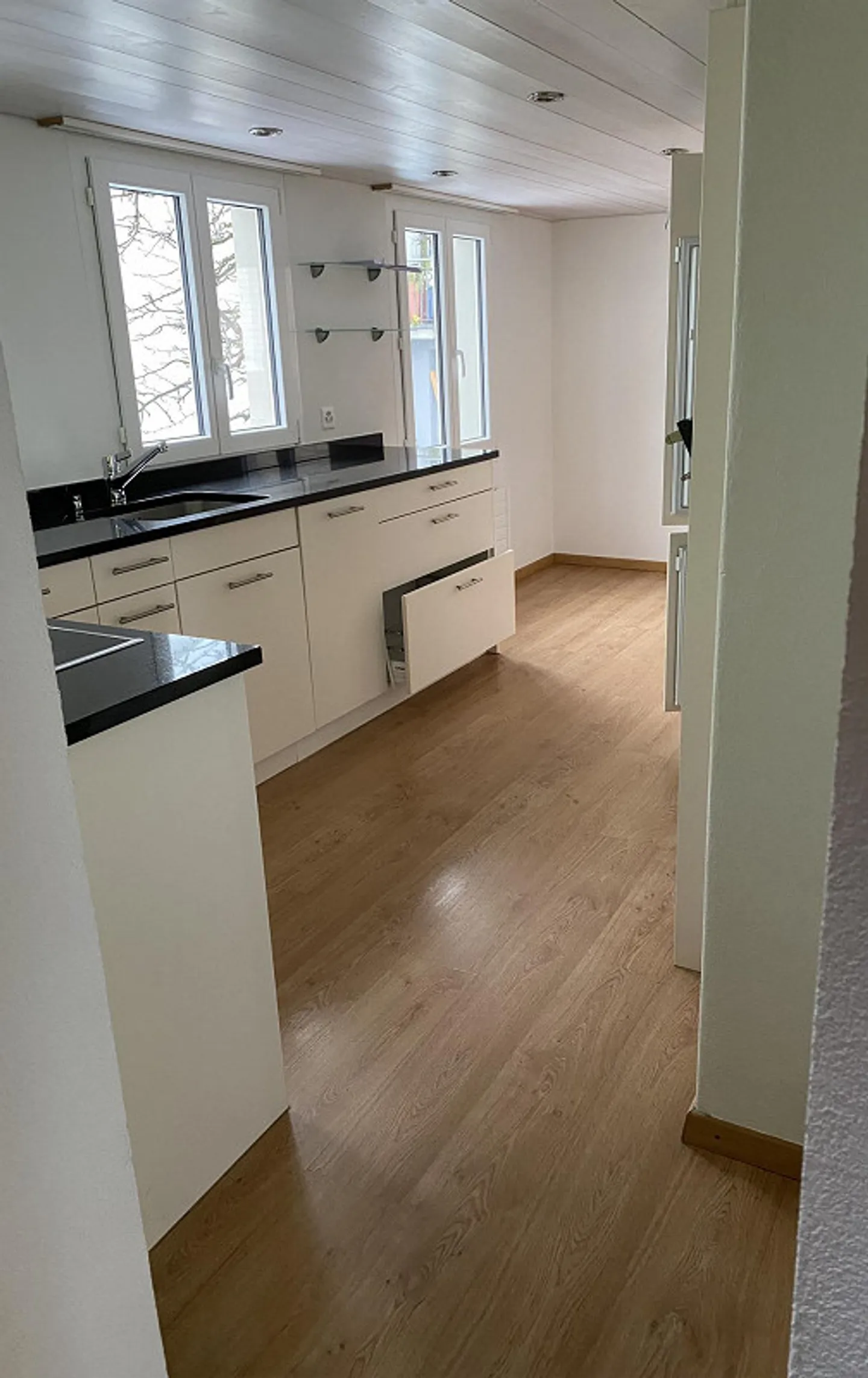 Residential building with commercial space - Photo 6 of 19