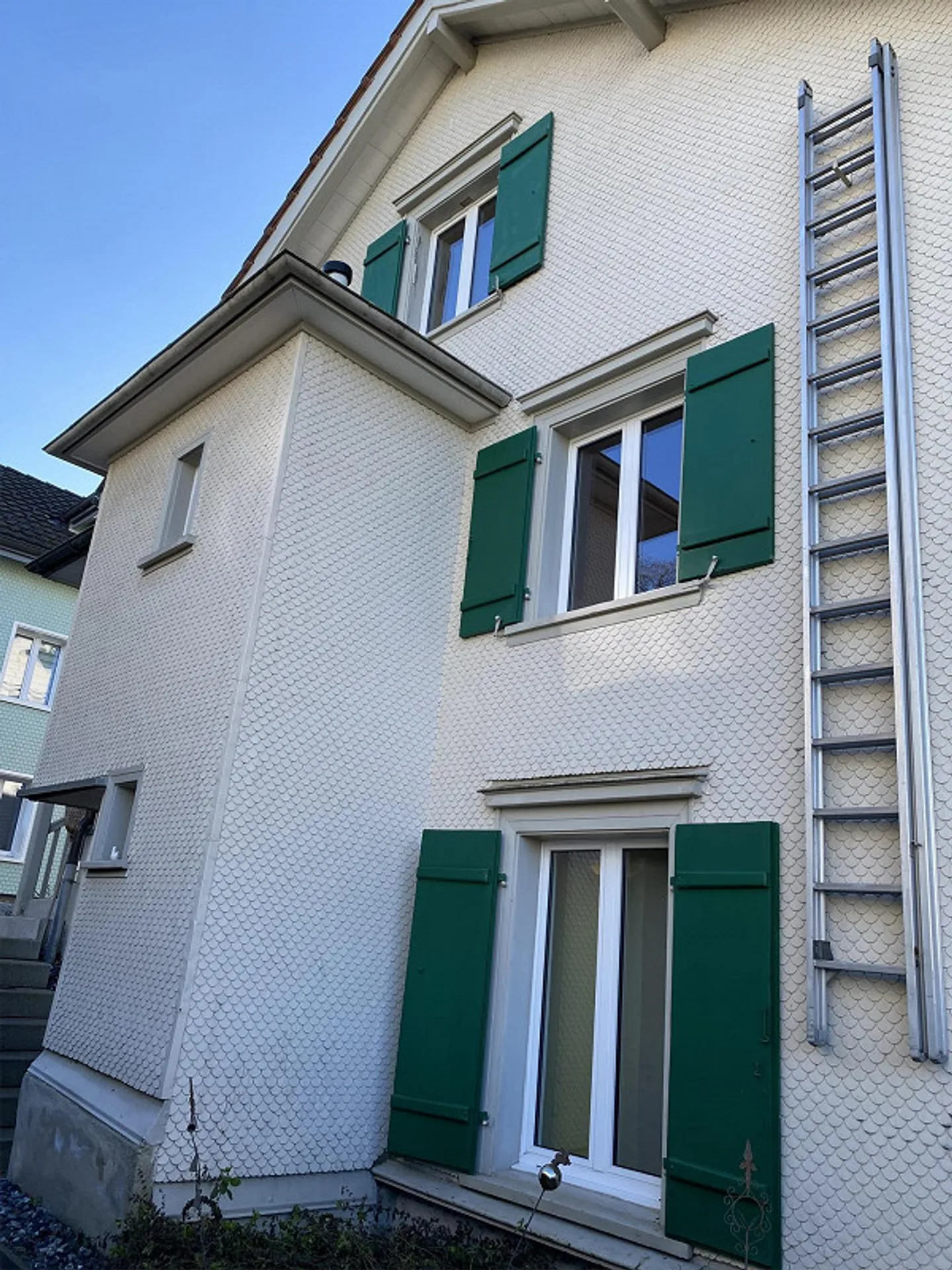 Residential building with commercial space - Photo 13 of 19