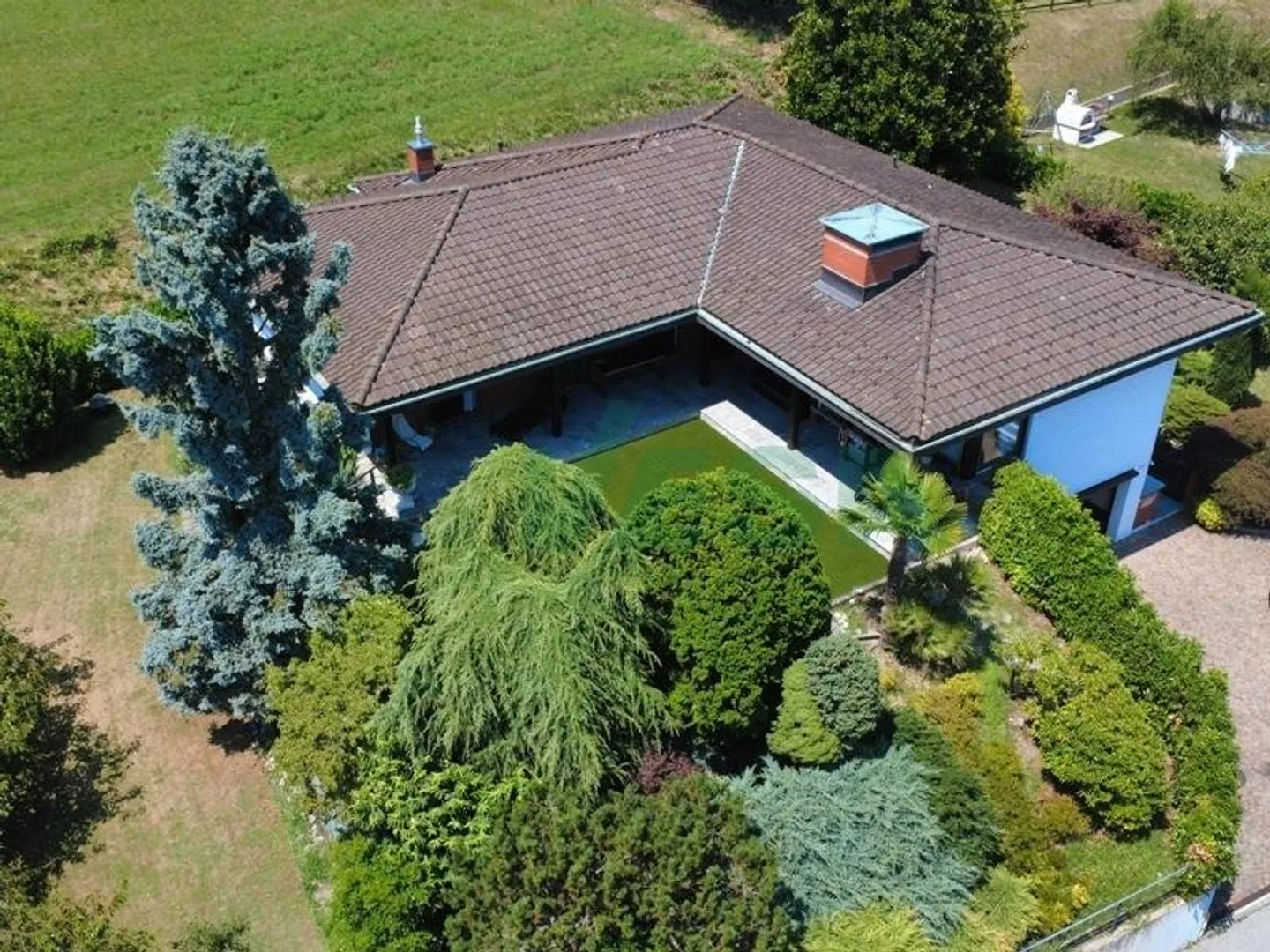 Elegante und einladende Villa in ruhiger Lage - Foto 5 von 11