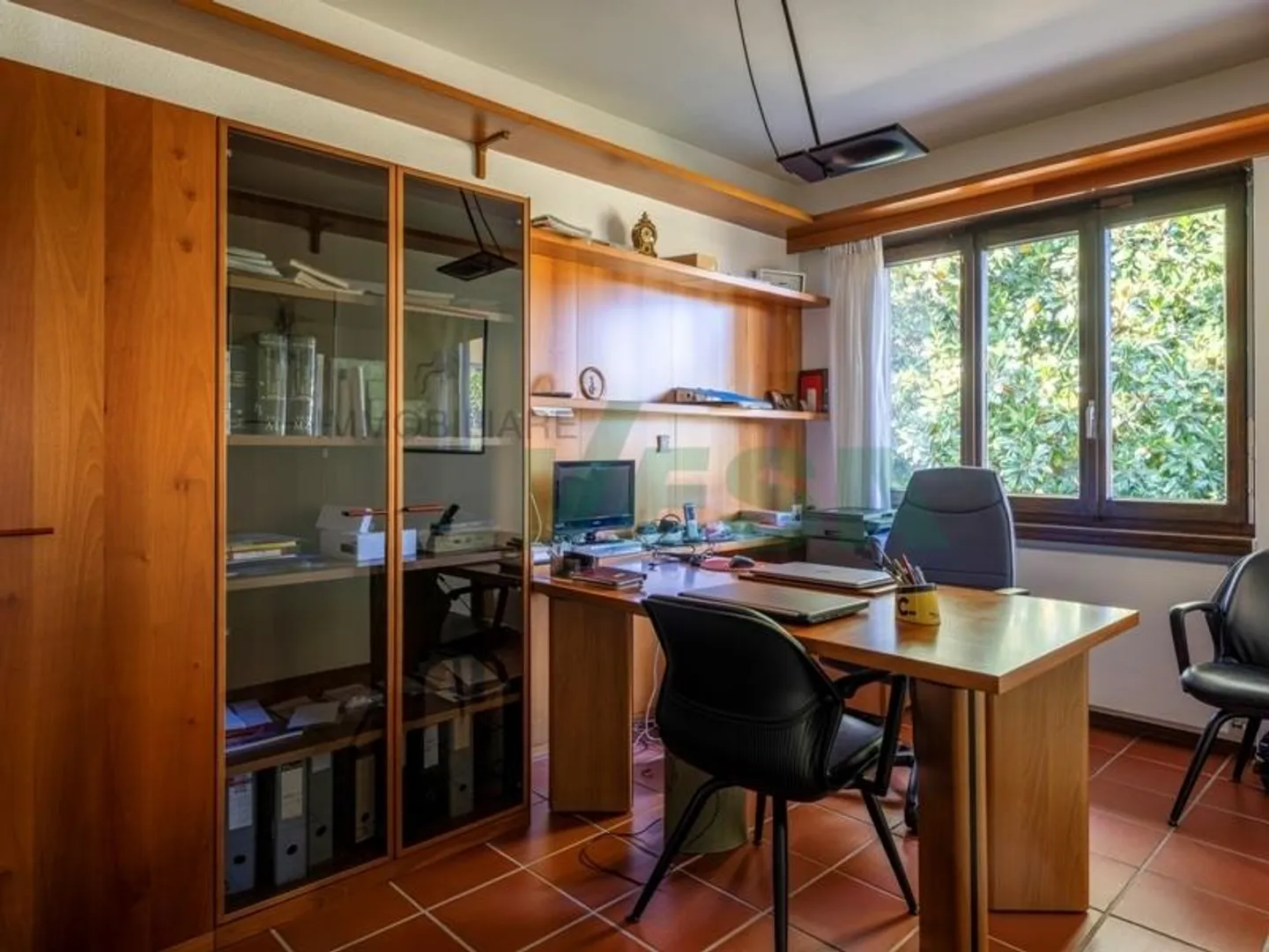 Elegante und einladende Villa in ruhiger Lage - Foto 7 von 11