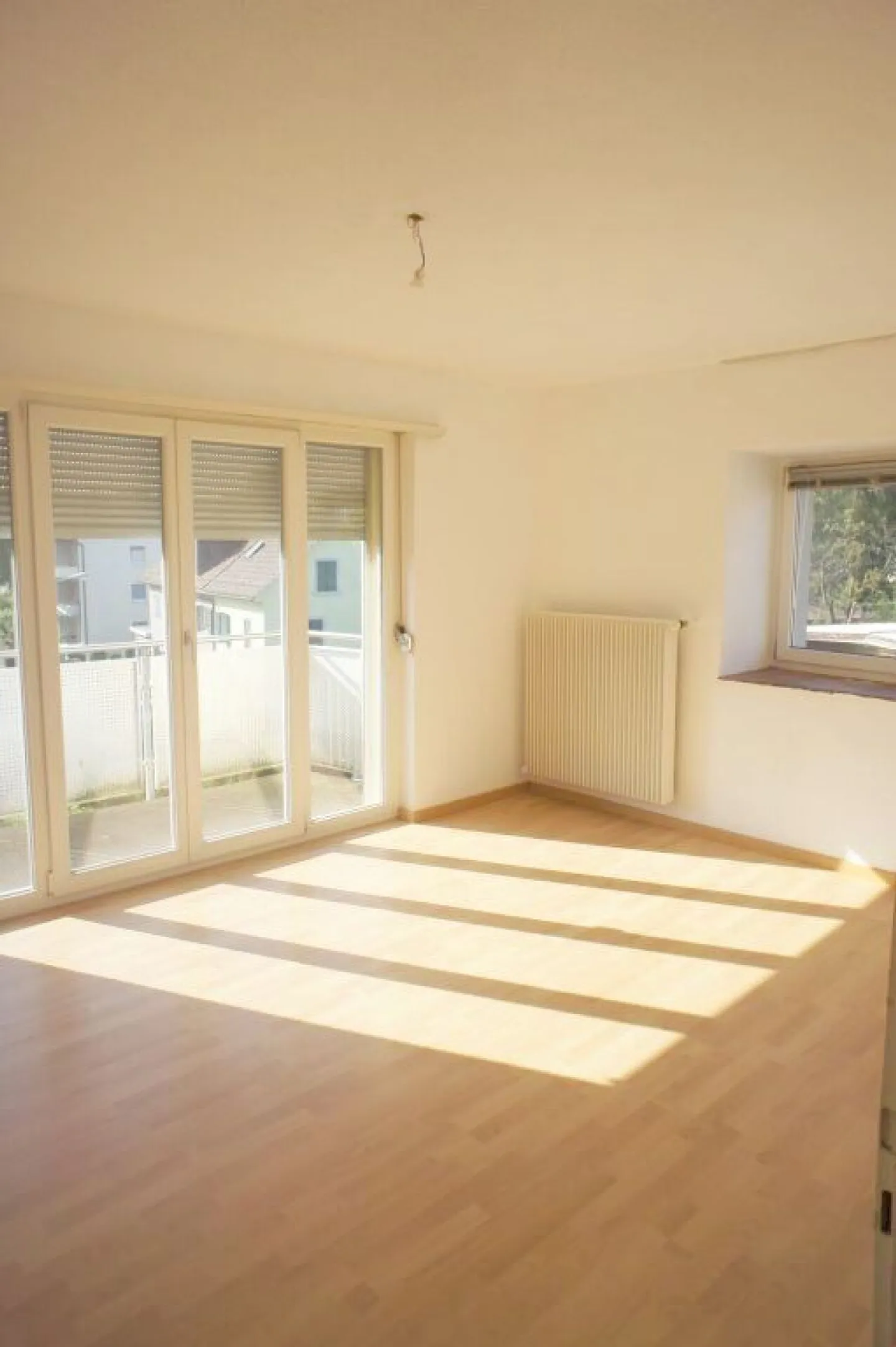 Geräumige Wohnung mit Balkon - Foto 4 von 10