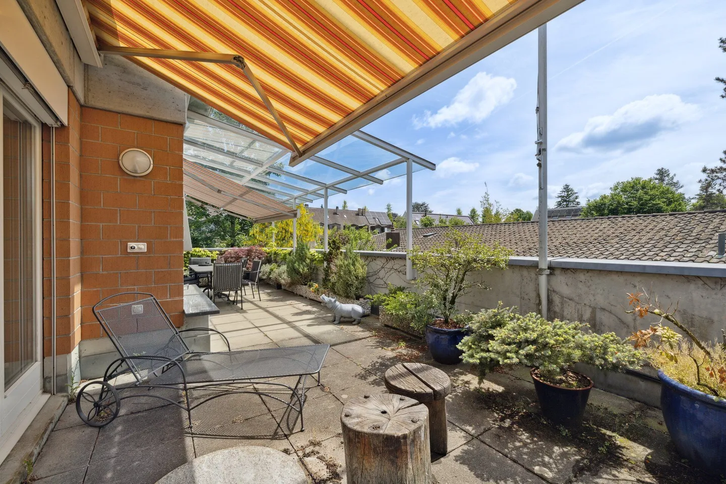 Belle appartement en attique de 3,5 pièces sur le Bruderholz avec grande terrasse et AEP - Photo 6 sur 13