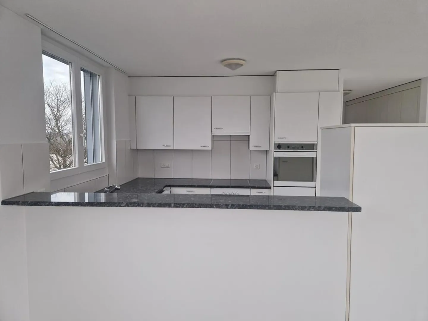 Geräumige Wohnung mit Balkon - Foto 2 von 12