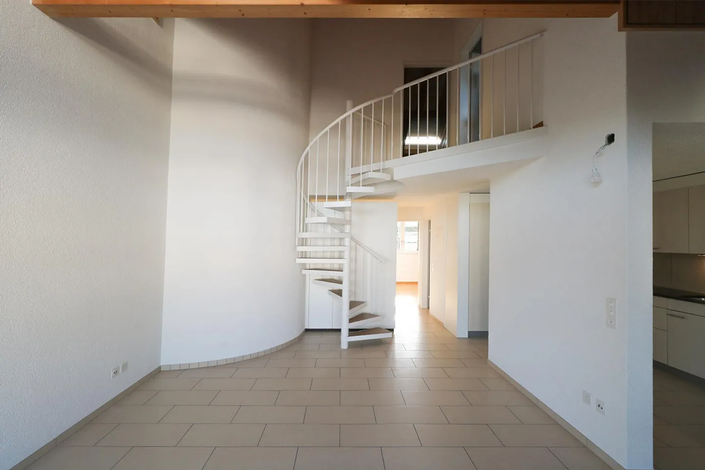 Helle Dachwohnung mit Galerie - Foto 3 von 10