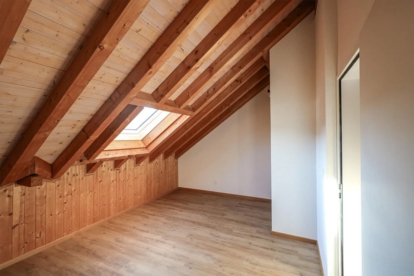 Helle Dachwohnung mit Galerie - Foto 4 von 10