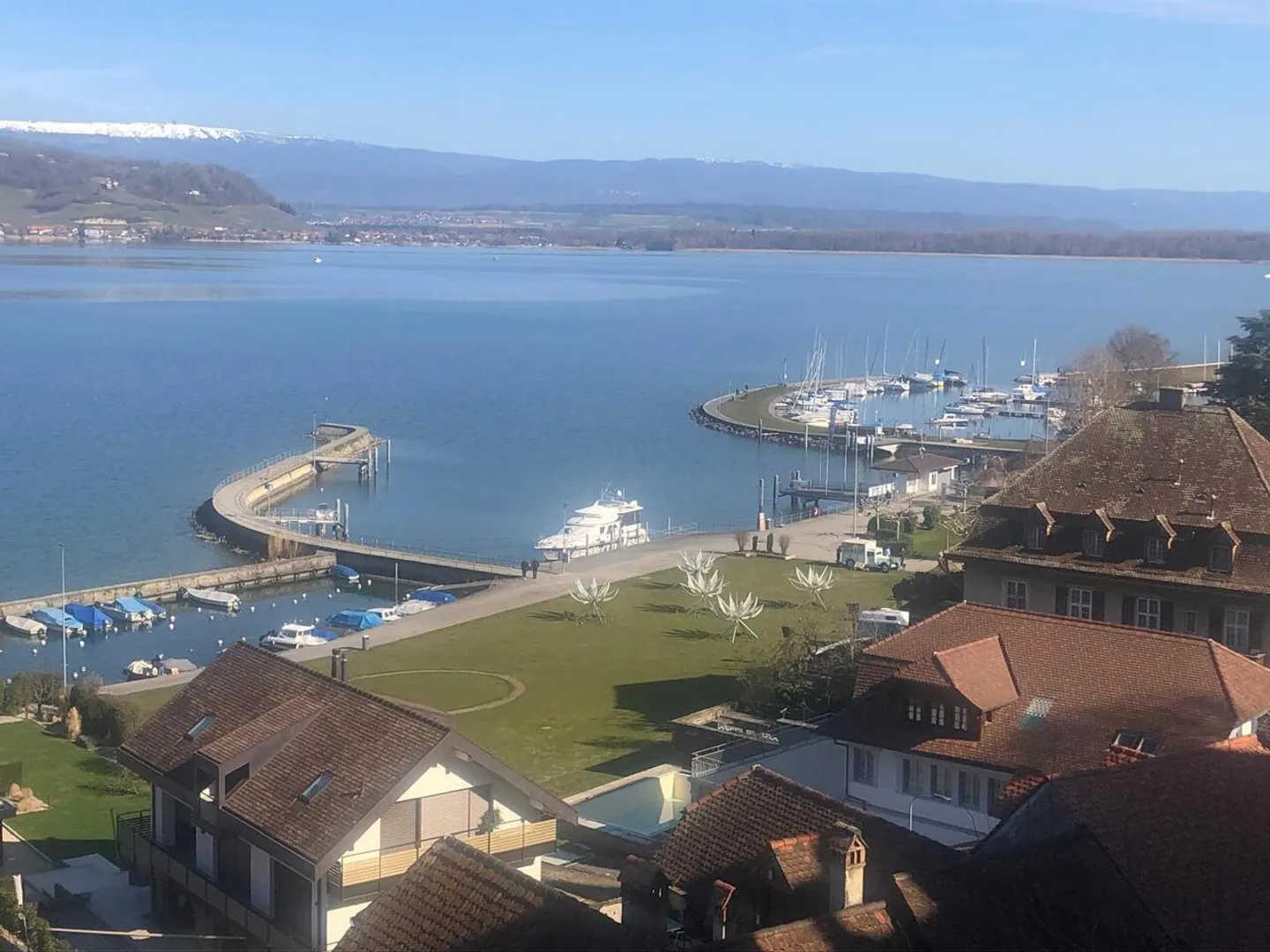 Appartement duplex de 4,5 pièces avec magnifique vue sur le lac ! - Photo 2 sur 6